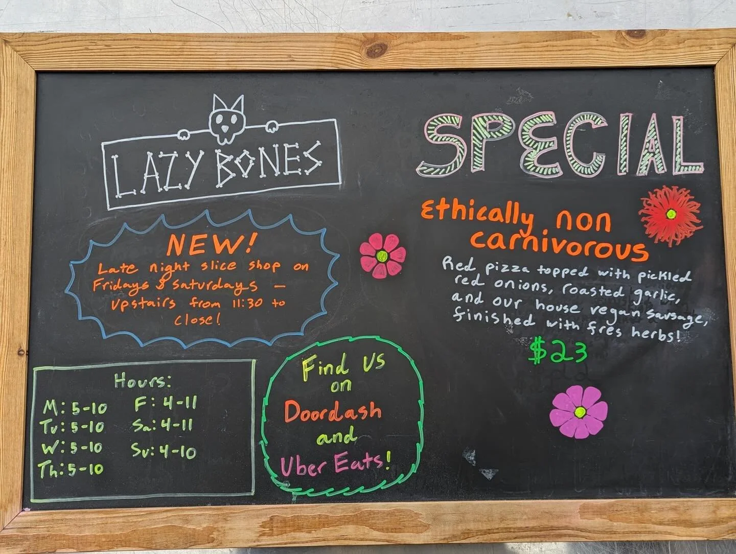 Looking for something ~different~?! Come try our new special, 💋 Ethically Non-Carnivorous 💋 which is a delicious and zesty red pizza topped with pickled red onions, roasted garlic, house-spiced vegan sausage &amp; fresh herbs. It's a perfect choice