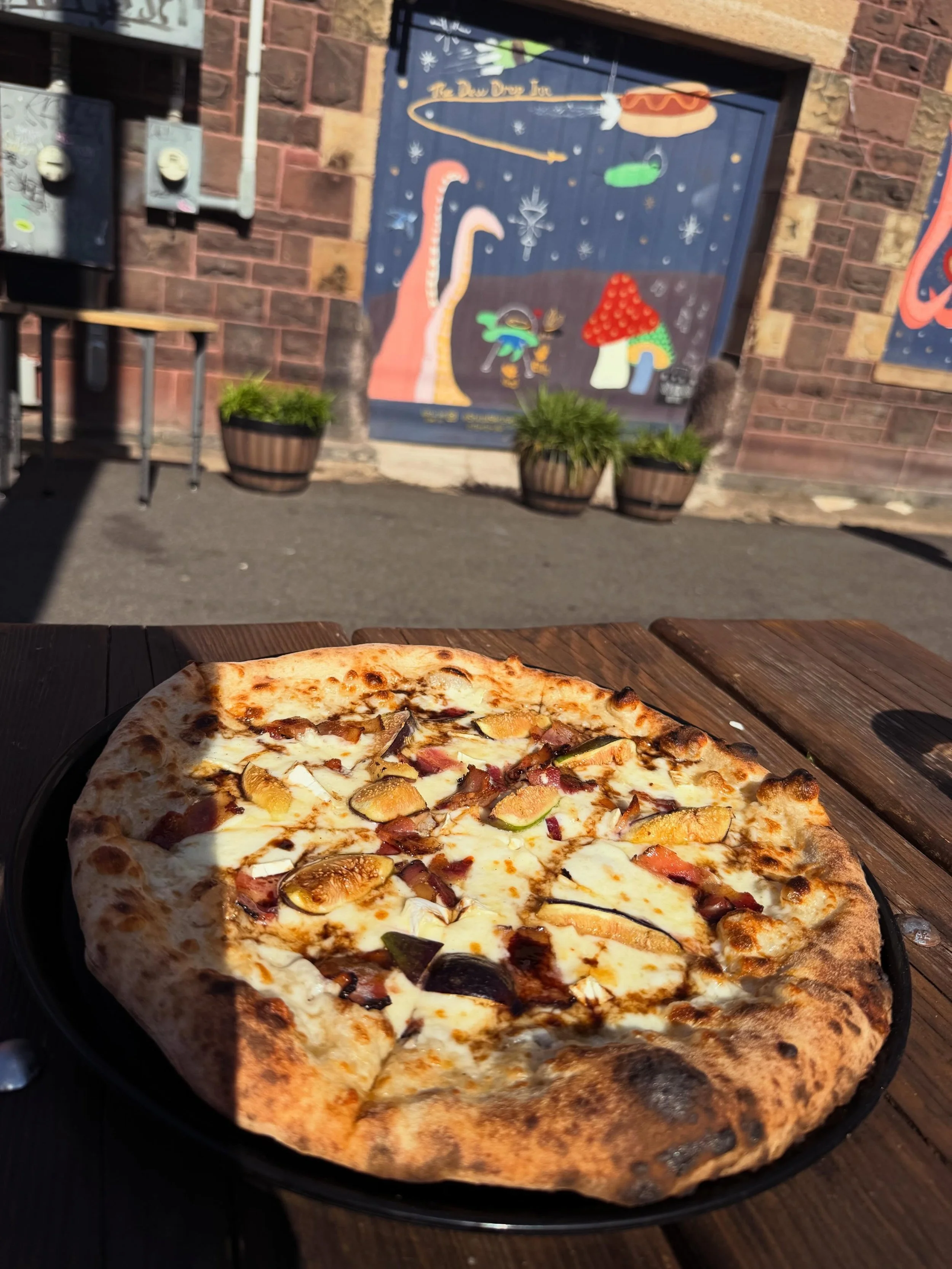 We know a lot of you may be missing 🍷 Girl Dinner 🍷, but have you tried ⚡️Figgy Stardust ⚡️?! It's a delicious white pizza with brie, figs, bacon, and a balsamic finish... it's a soon to be classic, so get it while it's hot! 🍕 🦴