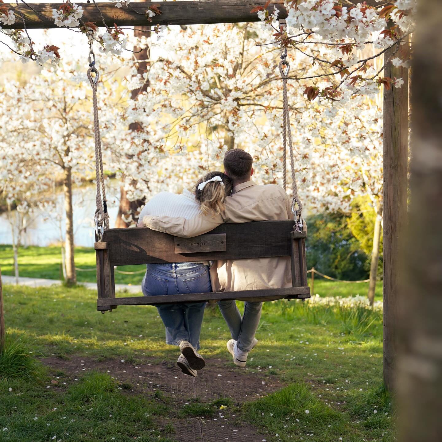 Swinging into love 🌸
•
•
#cherryblossoms #photo #photography #cherryblossomsphotography #couples #couplesphotoshoot #couplesphotography #engagment #engagmentphotography