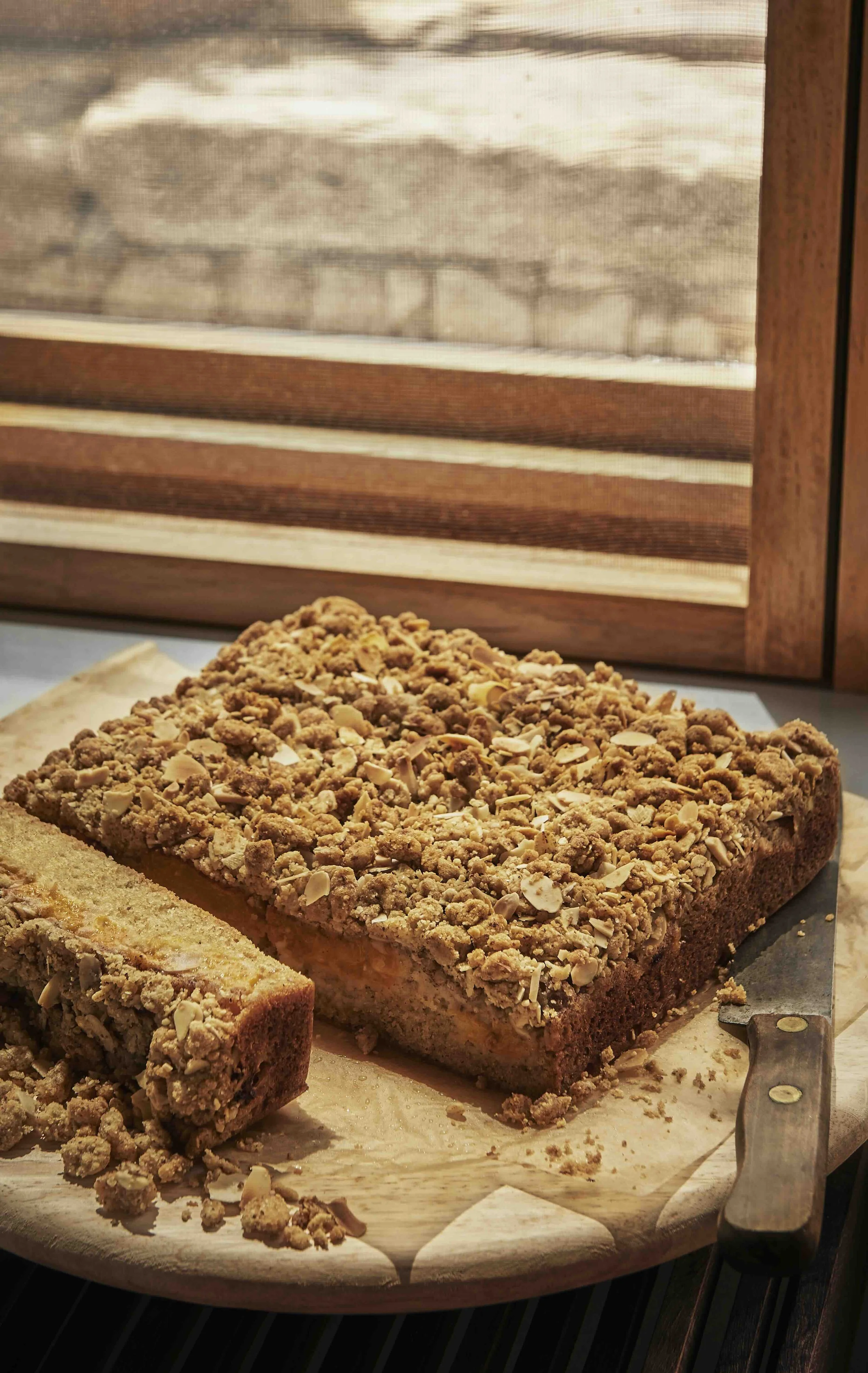 SEASONAL FRUIT CRUMBLE CAKE