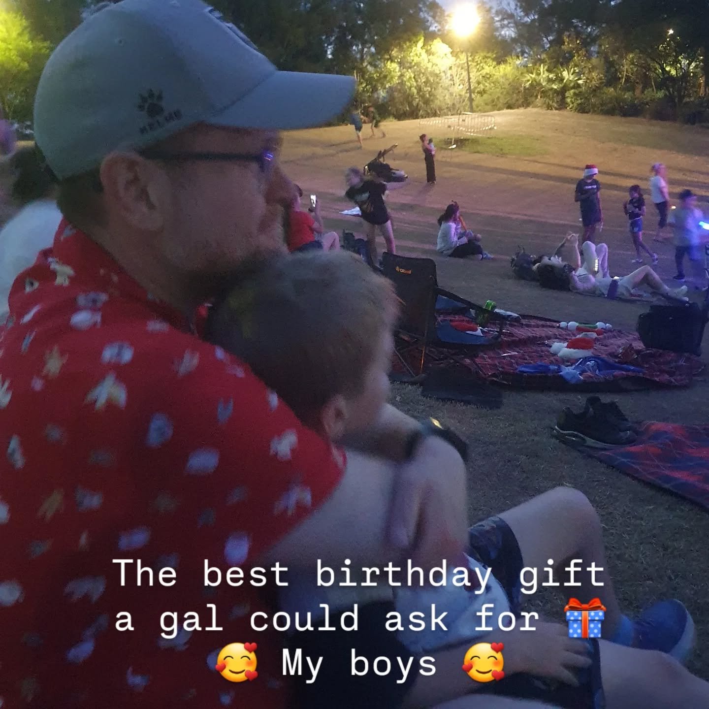 It's my birthday 🥳🎁🥰💖✨️
@picket_fence_illustrations 

And it's nearly Christmas 🎄 
Happy days!