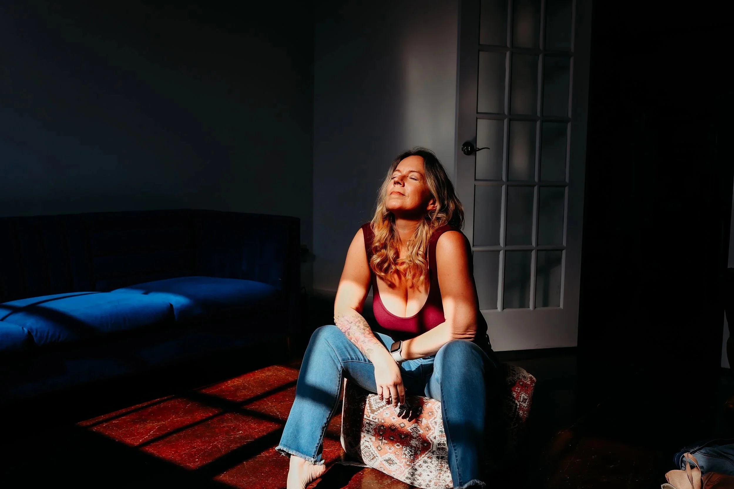 boudoir self portrait indianapolis boudoir studio moody shadows