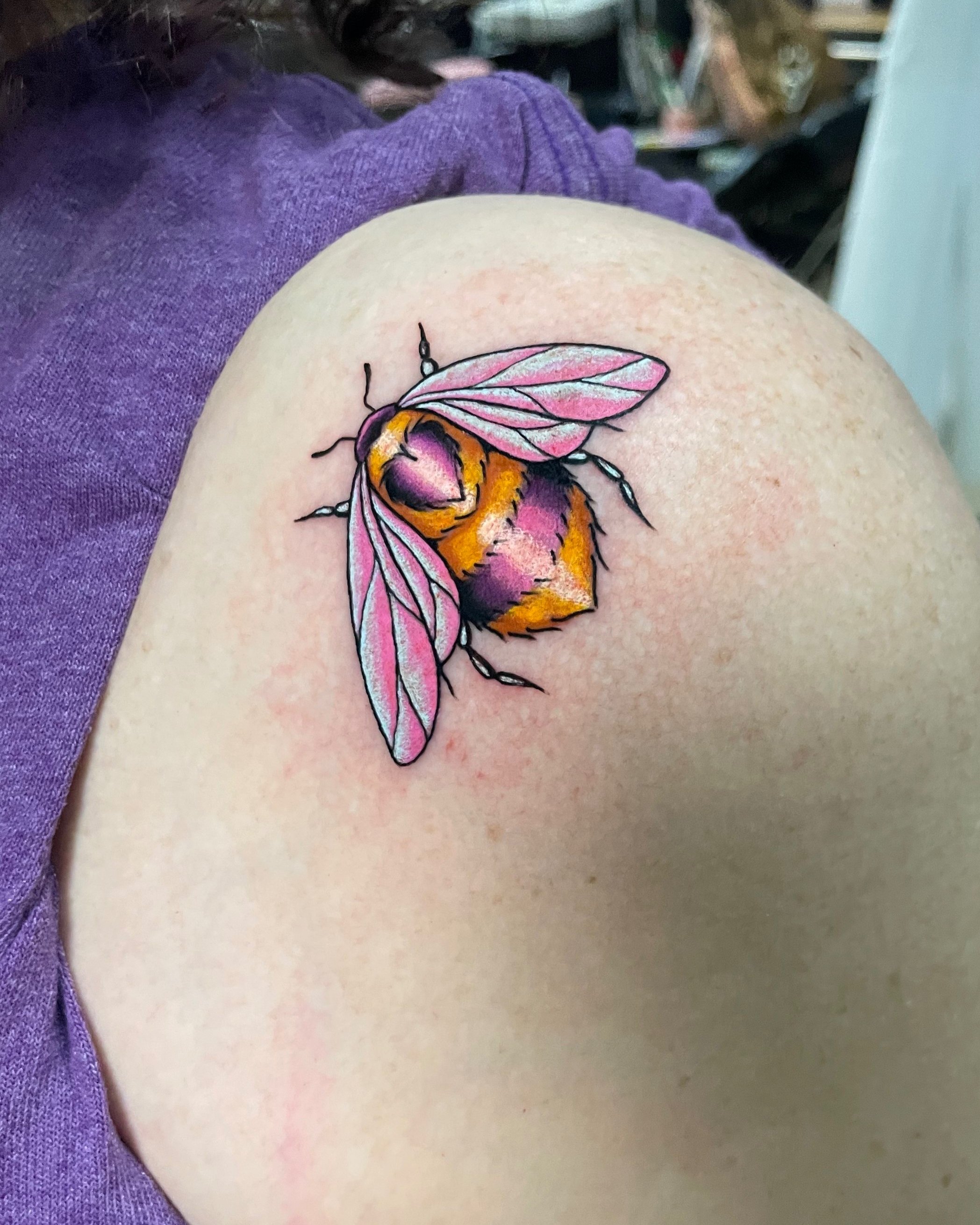 shiny bee with heart tattoo