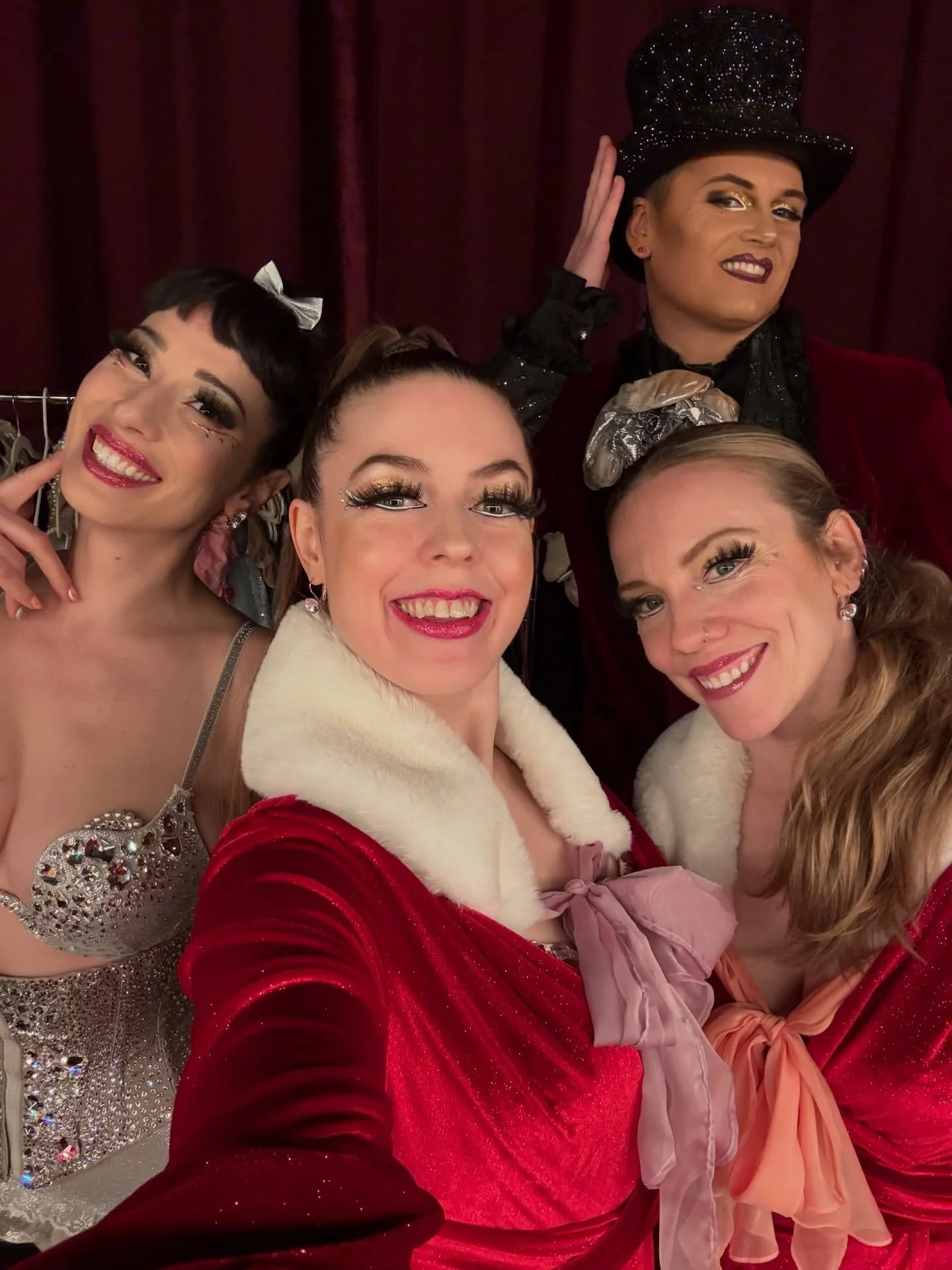 1 final Nutcracker photo dump 🫡
So many mems 🫶
A handful of these were taken at closing week just last weekend, but why does that feel like a month ago? 
Oh, because we opened a whole new show this weekend 🫨🫨🫨🫨 
Thank you everyone for making nu