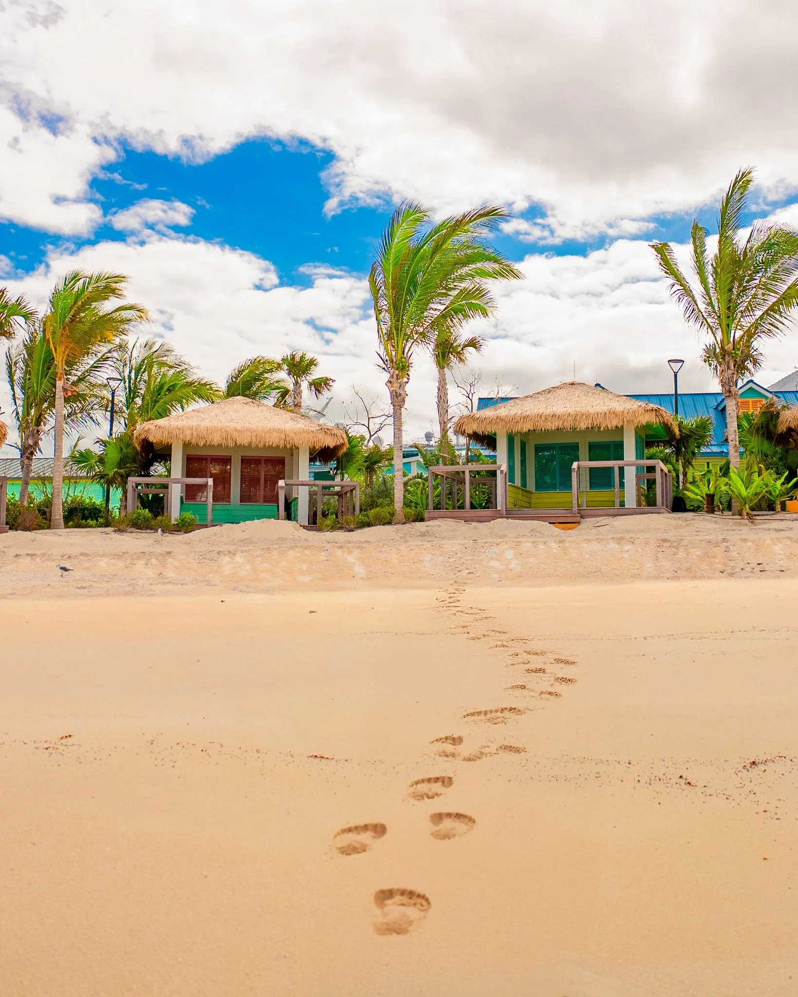 Buckle up, friends because we are less than 30 days away from Royal Beach Club Paradise Island opening in The Bahamas, just in time for the holidays! 

If sunshine and zero stress is on your wishlist this year, look at what&rsquo;s waiting for you:

