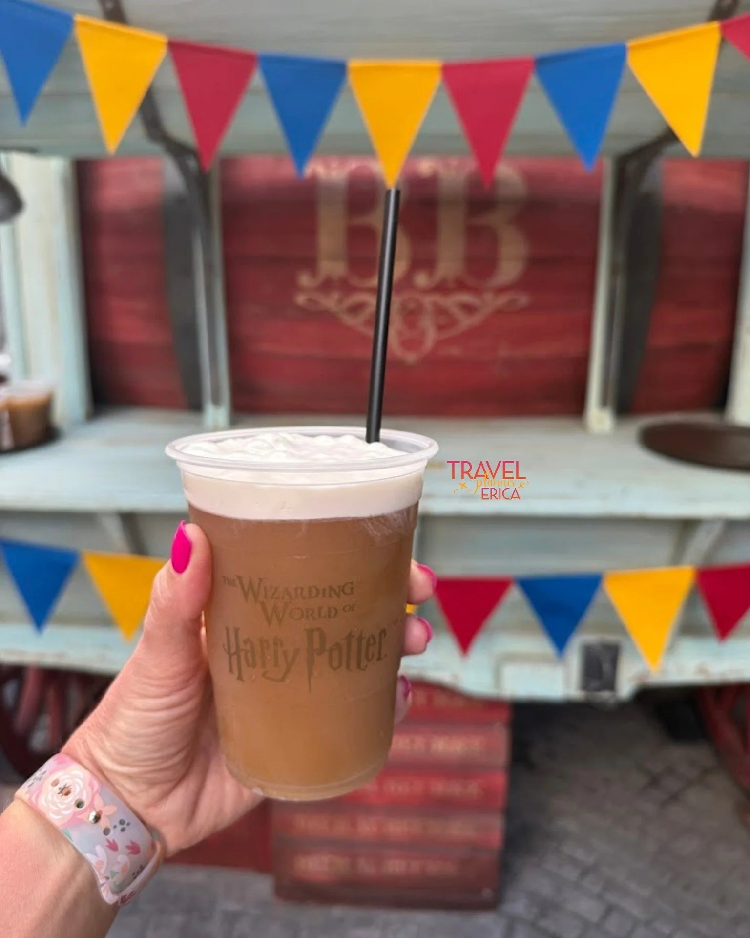 If you&rsquo;re visiting Universal Orlando Resort, there&rsquo;s one thing you absolutely have to try at least once&hellip; Butterbeer. 

Inside The Wizarding World of Harry Potter, this iconic drink has basically become a rite of passage for park gu