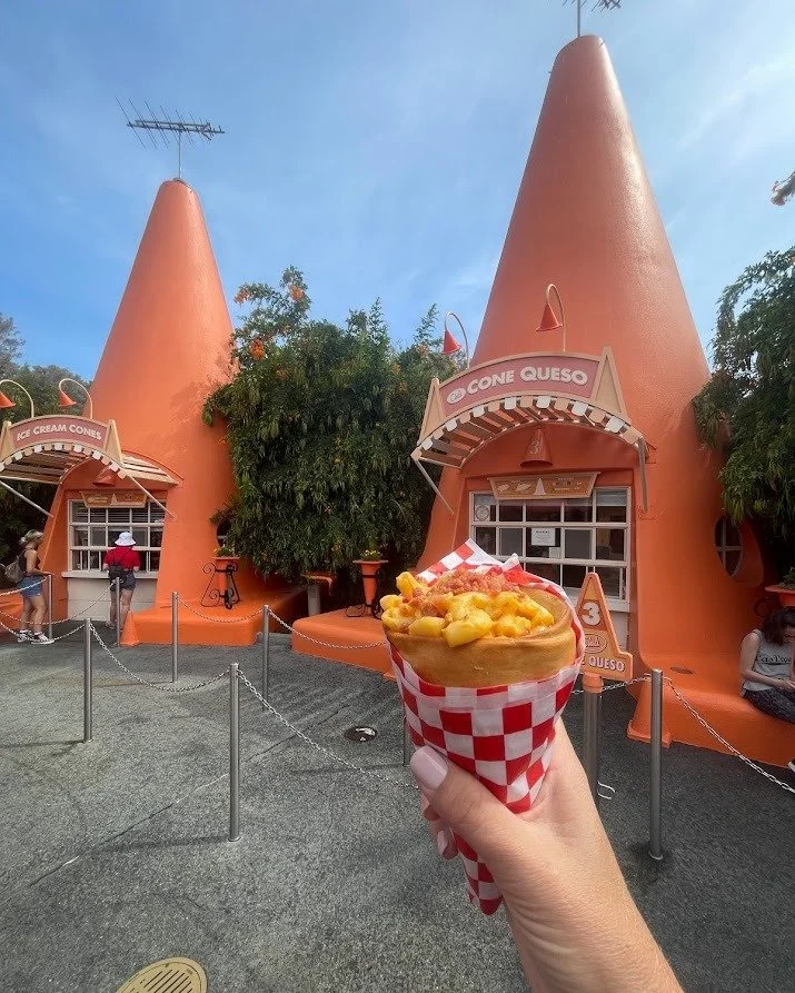 I&rsquo;m just going to say it. Food tastes better at the West Coast parks, especially Disney California Adventure Park. 

And the Bacon Mac &lsquo;n&rsquo; Cheese Cone from the Cozy Cone Motel is proof of that. Creamy mac and cheese, roasted bacon, 