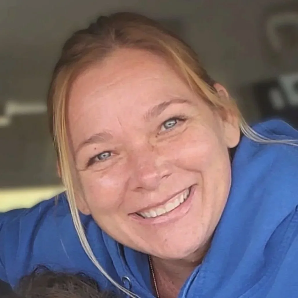 Image of Sarah. Embrace your wisdom and truth to experience lasting healing from within.