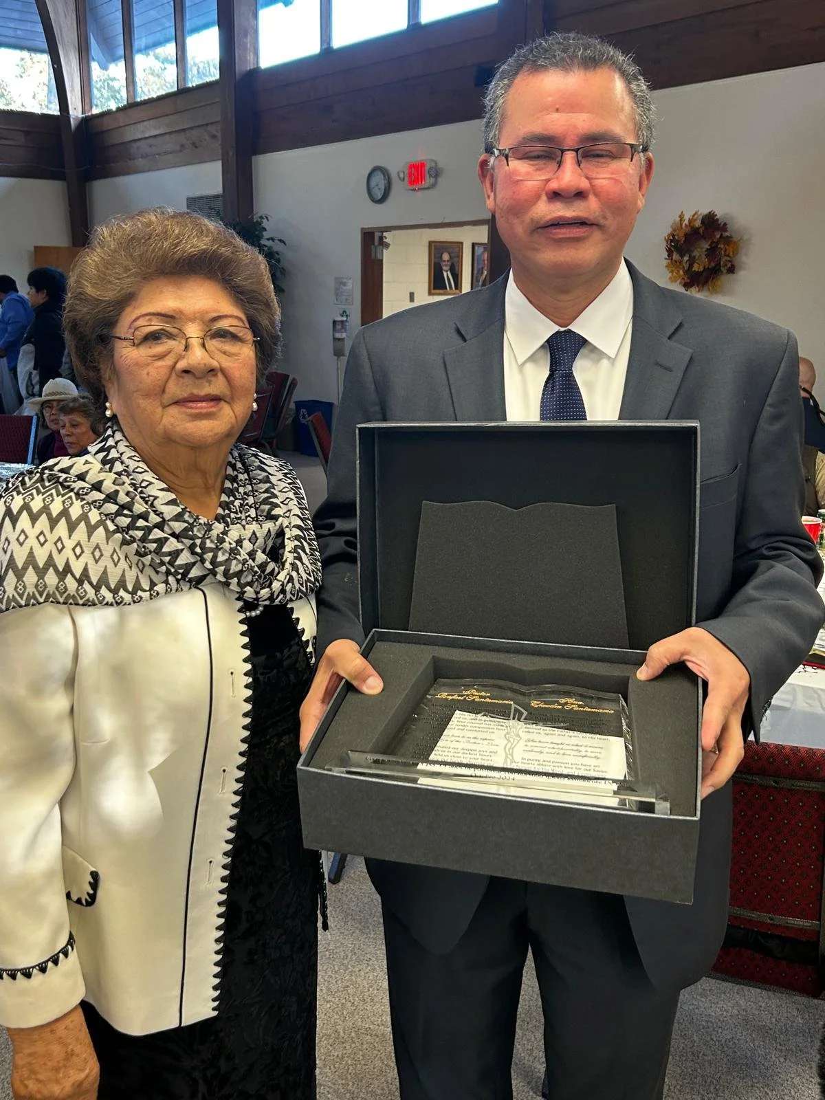 Reconocimiento al Pastor Rafael Santamaría por sus 14 años de fiel servicio pastoral en la Iglesia Bautista Remanente de Dios.