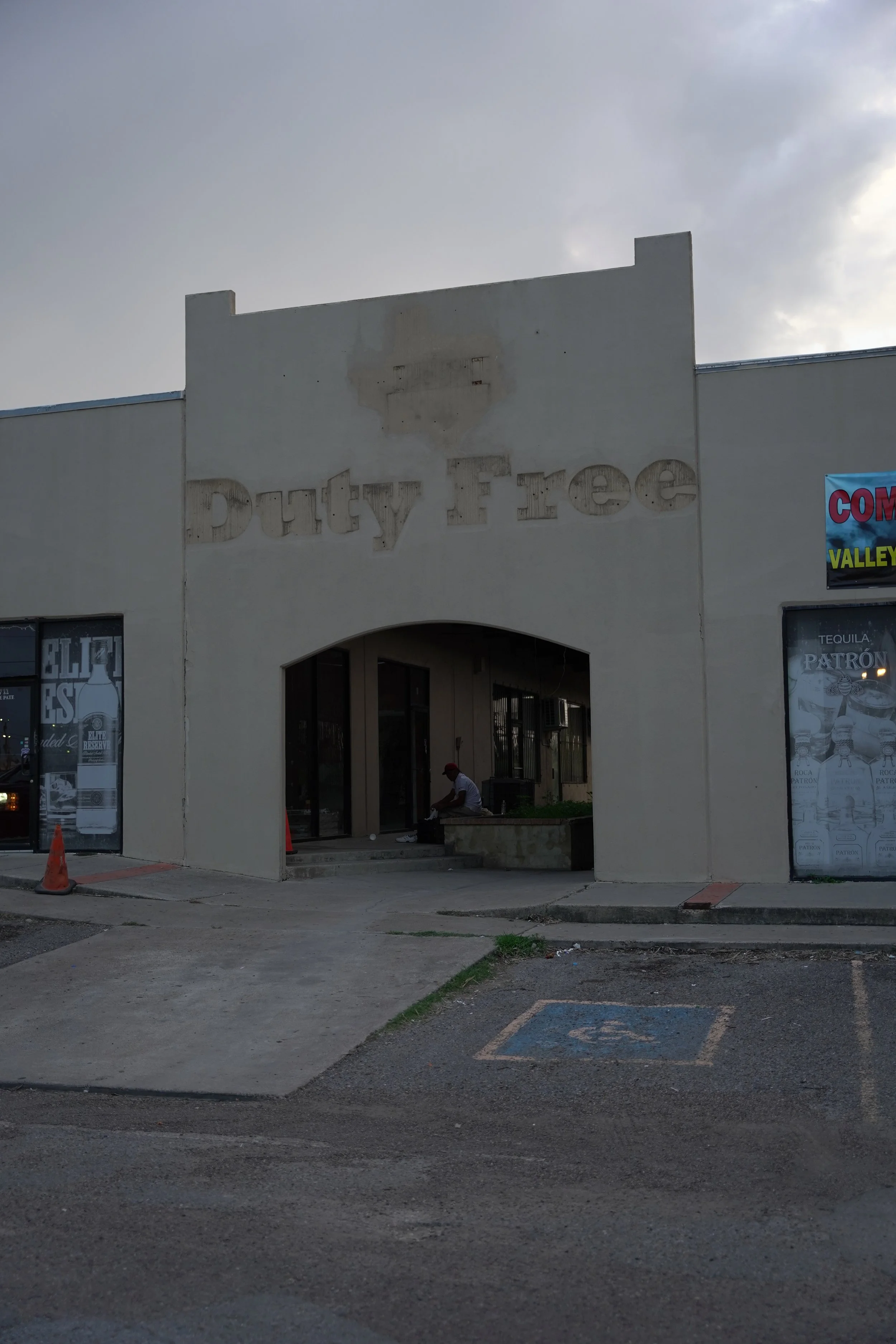 Abandoned store near McAllen-Hidalgo International Bridge (US Side)