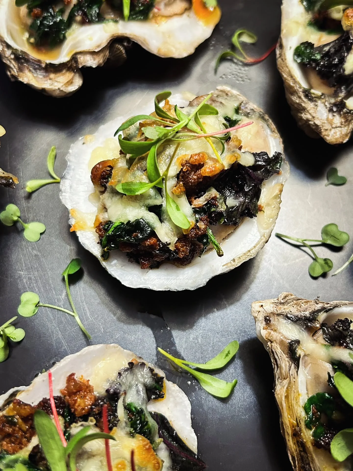 Check this out! 🦪🔥
Picked up some beautiful oysters from @thefishermansdock on the island and decided to char-grill some of them, the result? Delightful!

Crisp chorizo, found some red kale at County Line, chopped spinach, garlic &amp; butter, topp