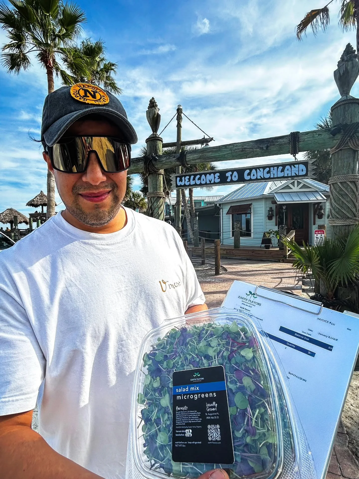 Sun is out and the greens are fresh! 🌱🌿

Just dropped off a lb. of our fresh salad mix at @conchhouse !
☀️ Loving this weather! Stop by, grab a drink, and check out their specials with a beautiful waterfront view! 🌊