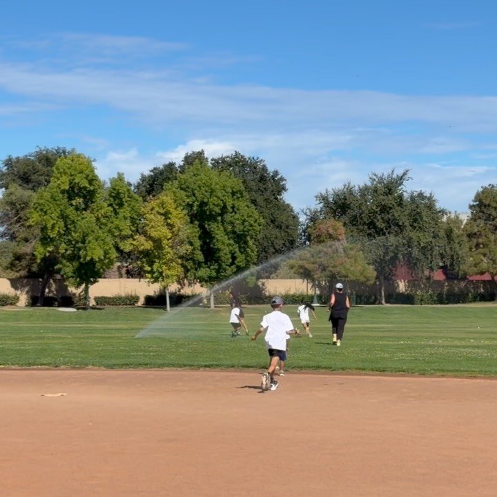 Players and coaches alike enjoyed cooling off in the sprinklers during kickball practice this week! ☀️🔥