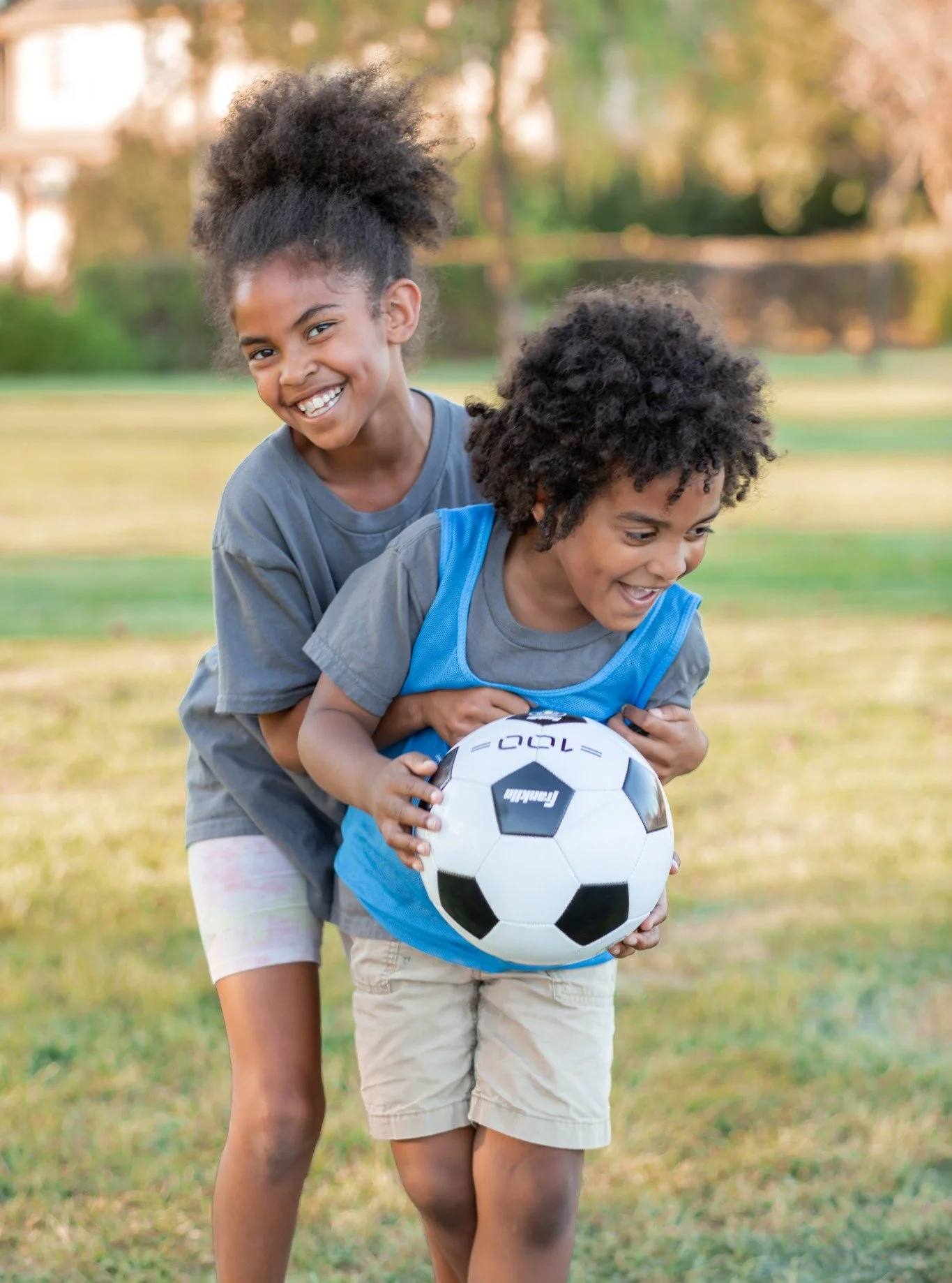 Buddy pics might just be the best part of picture day 📸⚽

Players and coaches agree: teammates make everything better 💛