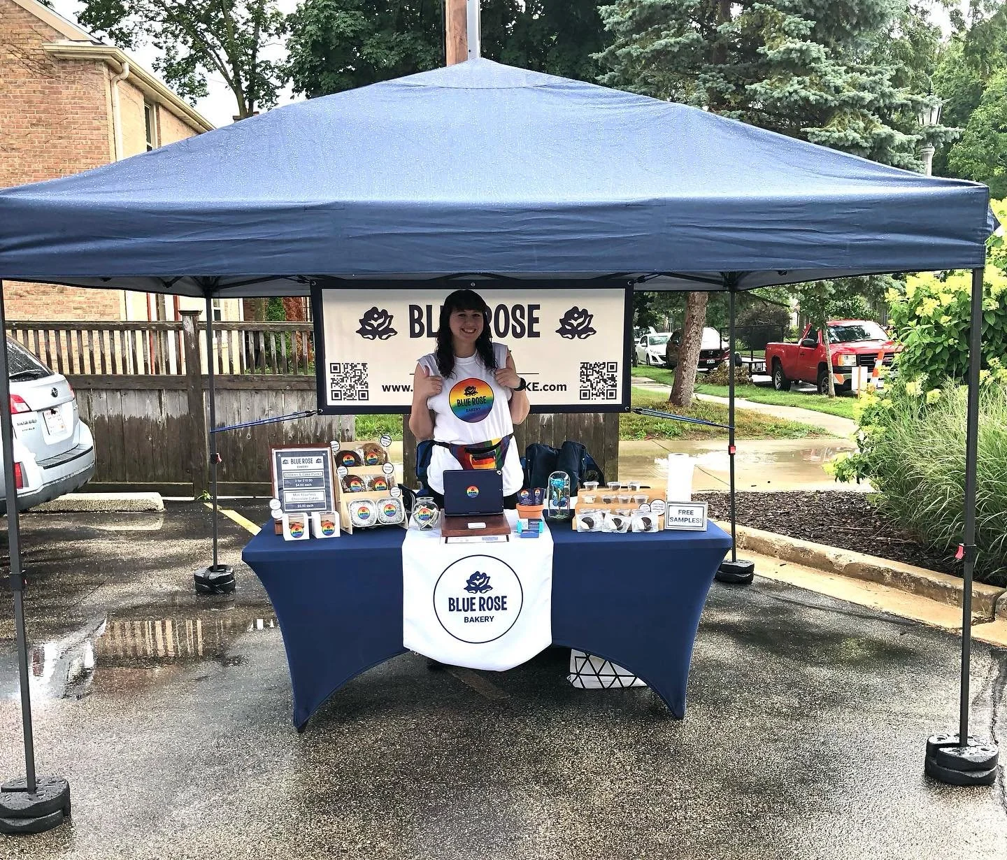 The rain is dying down and we&rsquo;re out here till 9pm!!

Come grab dinner and dessert at the @wfbfarmersmarket 🌮 🍪 

#farmersmarkets #bakery