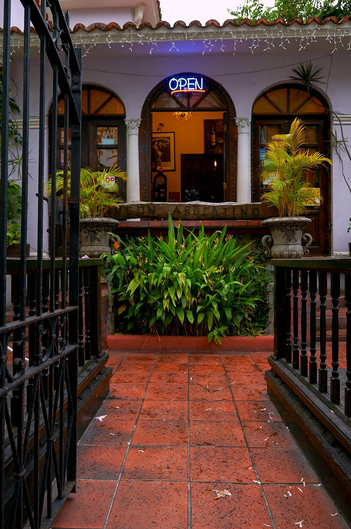 arch_premium_restaurant_rain (1).jpg