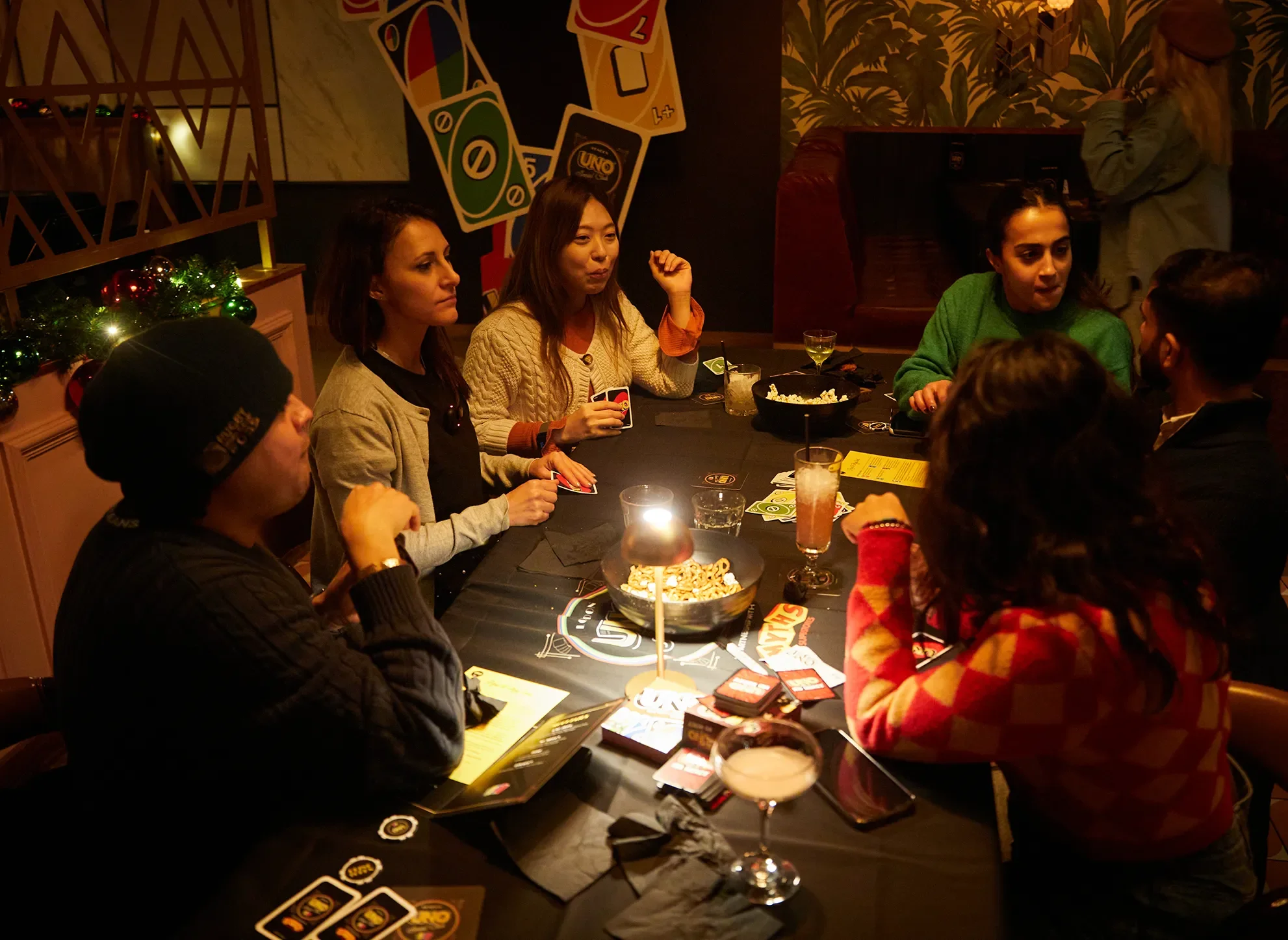 Uno Social Club, People playing Uno