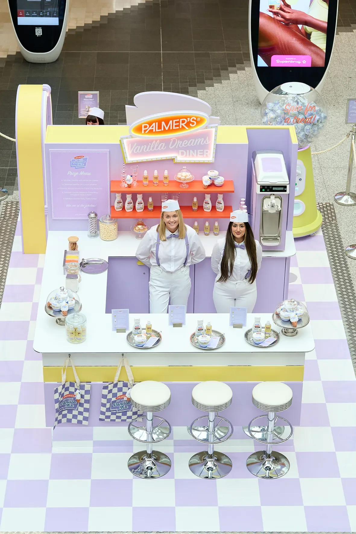 Palmers Vanilla Dreams, Staff at the stand