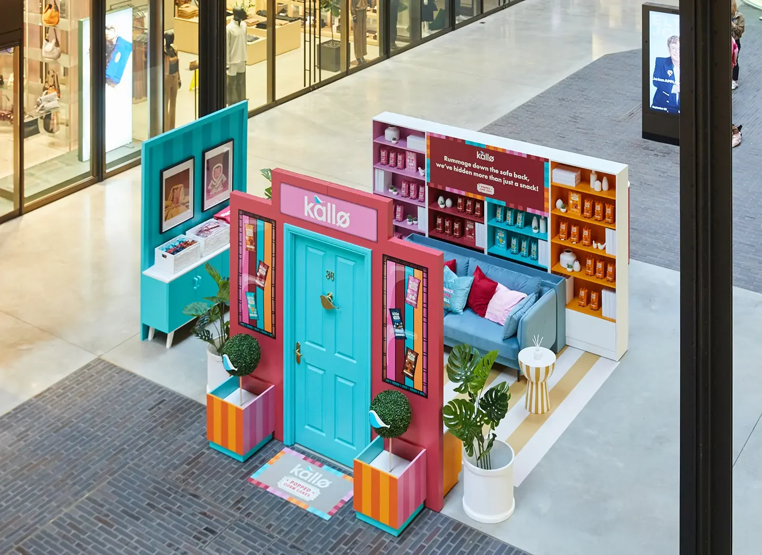 Kallo Snack Lounge - Stand top view