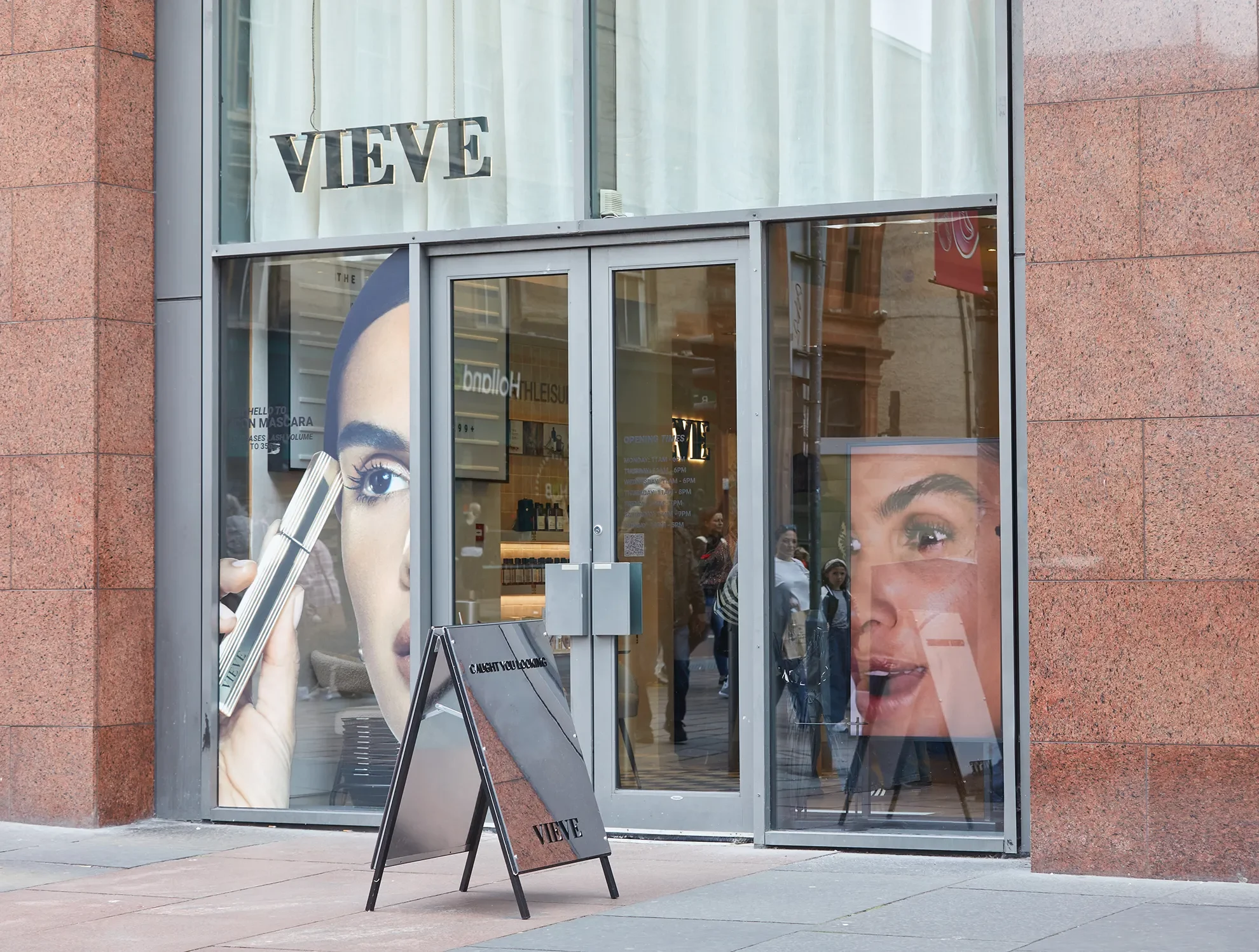 Vieve Pop-Up Entrance