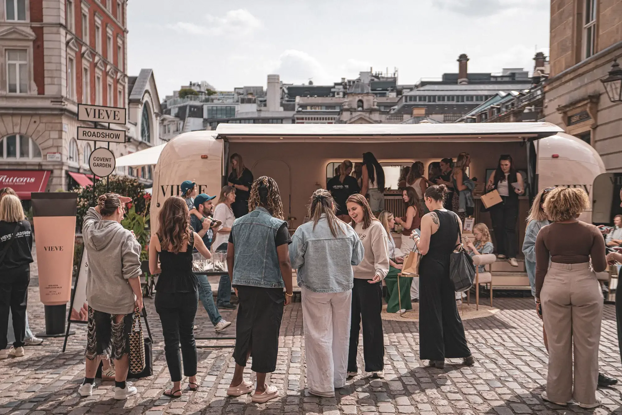 Vieve Roadshow, Covent Garden, Customers