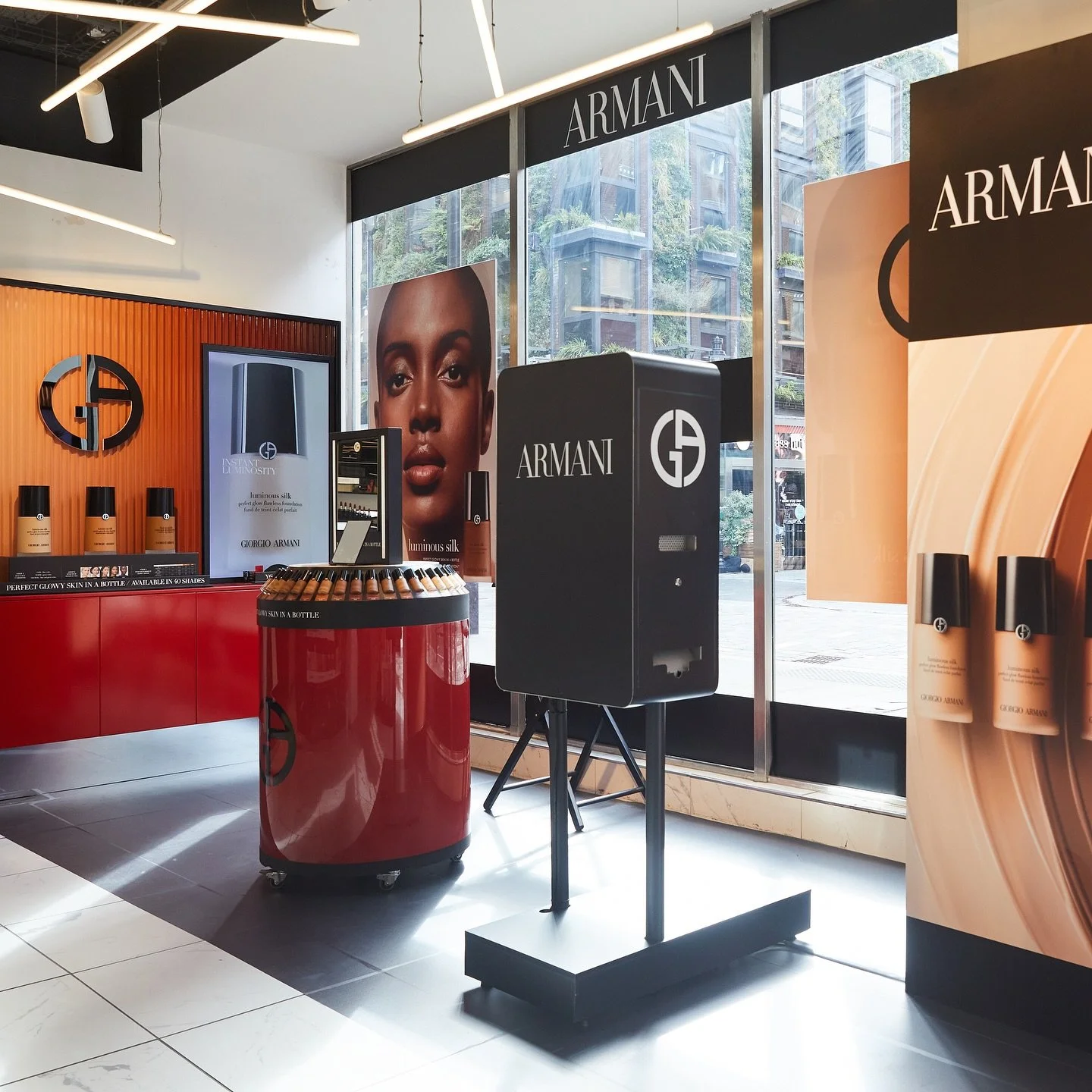 Presenting the iconic Armani Beauty Luminous Silk Foundation at Boots Beauty Live immersive retail sites. The in-retail pop was live across Covent Garden and Meadowhall Boots, offering beauty lovers the opportunity to be professionally shade matched 