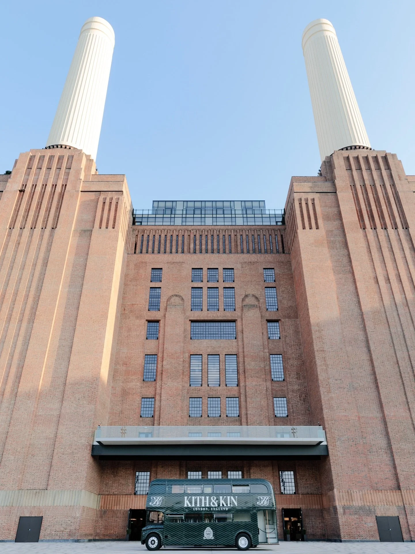Backlash x Kith - pre-launching the exclusive Kith for Wilson tennis collection, unveiled across three London landmarks ahead of its global release. The immersive experience made stops at Potters Fields with views of Tower Bridge, Covent Garden and B
