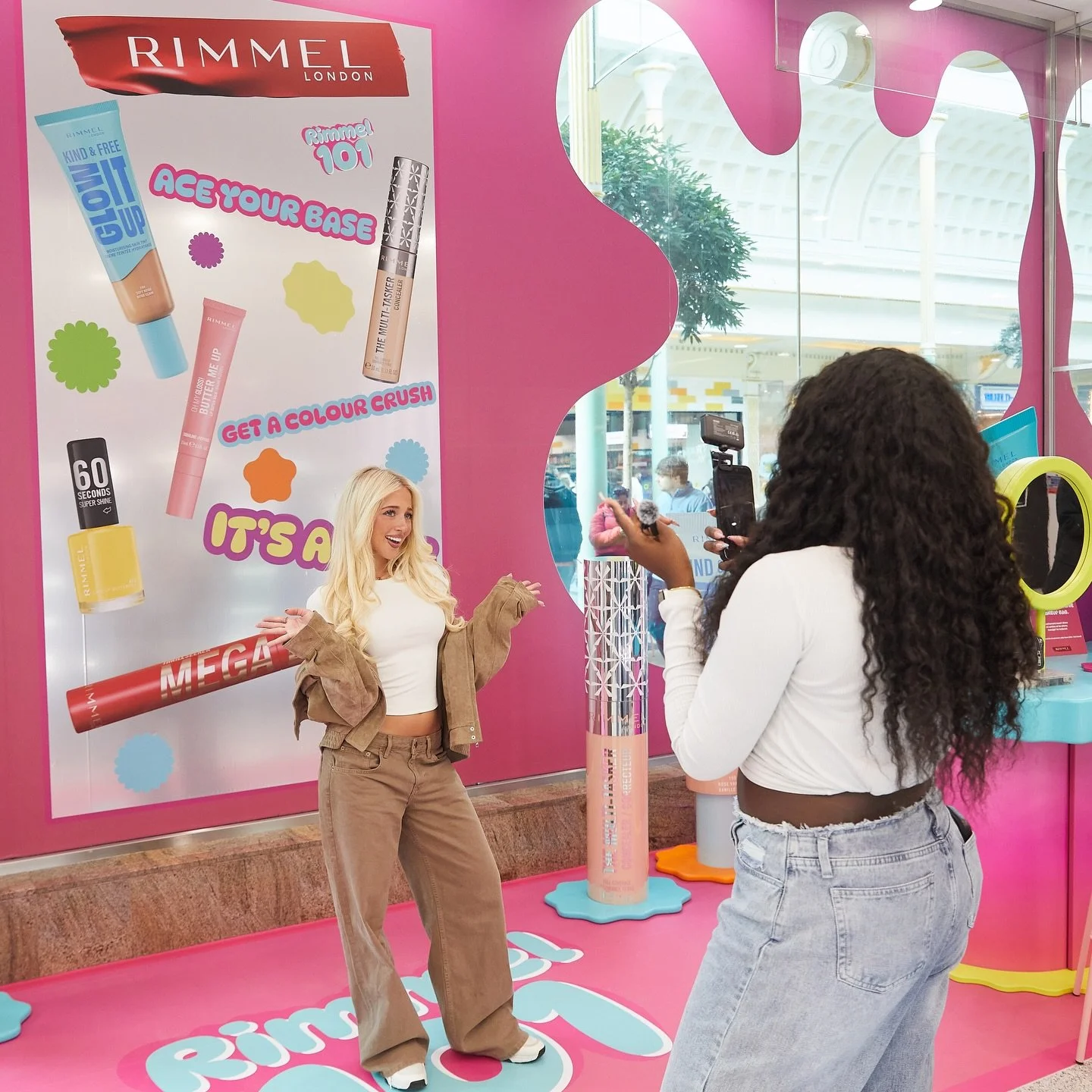 Backlash x Rimmel 101 👩&zwj;🎓💄

We took over the Boots Beauty Live in the Trafford Centre with a bold, colourful pop-up designed to help a new generation build their perfect makeup bag.

From MUA-led tips and tricks to educational product discover