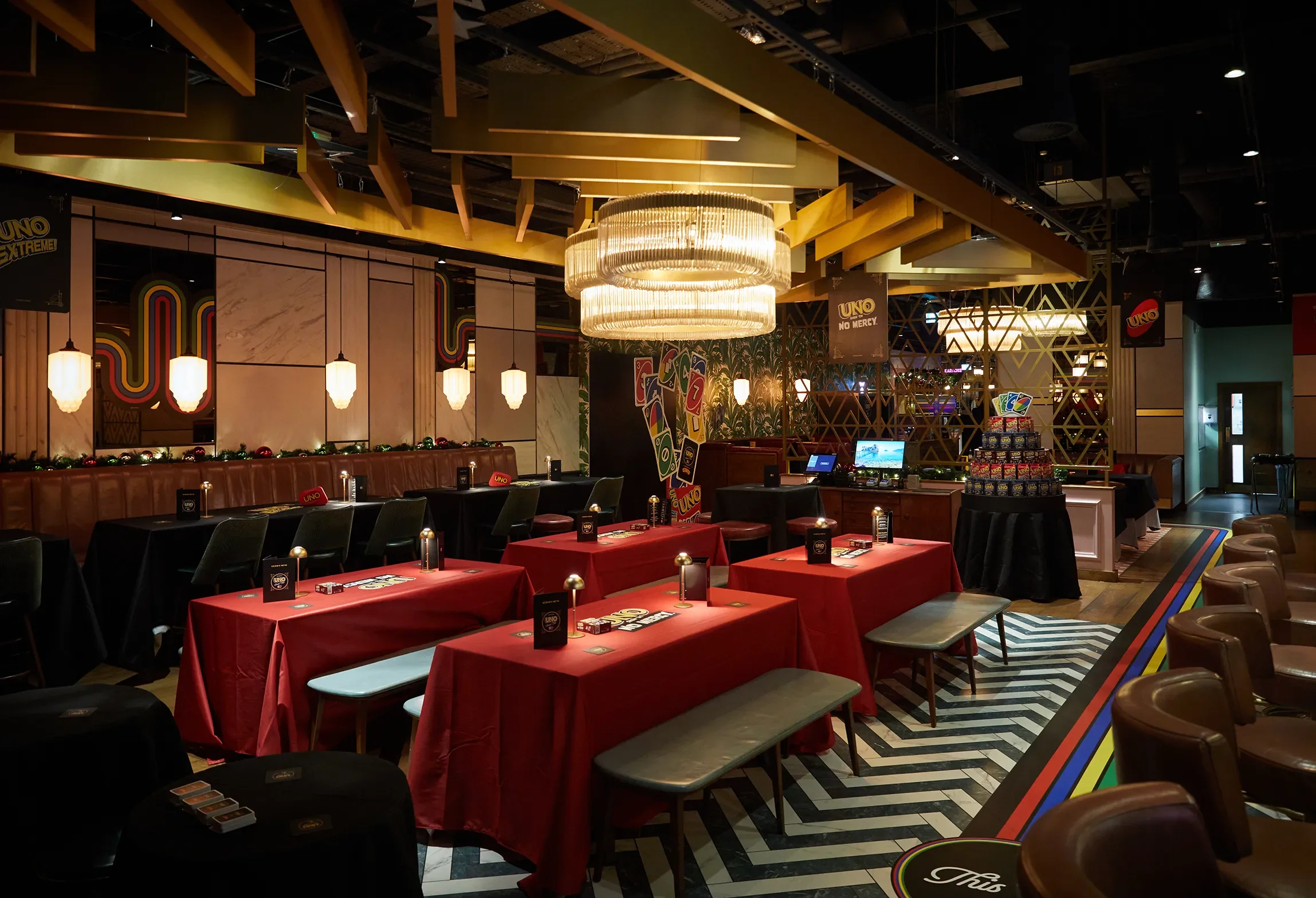 Uno Social Club, Interior