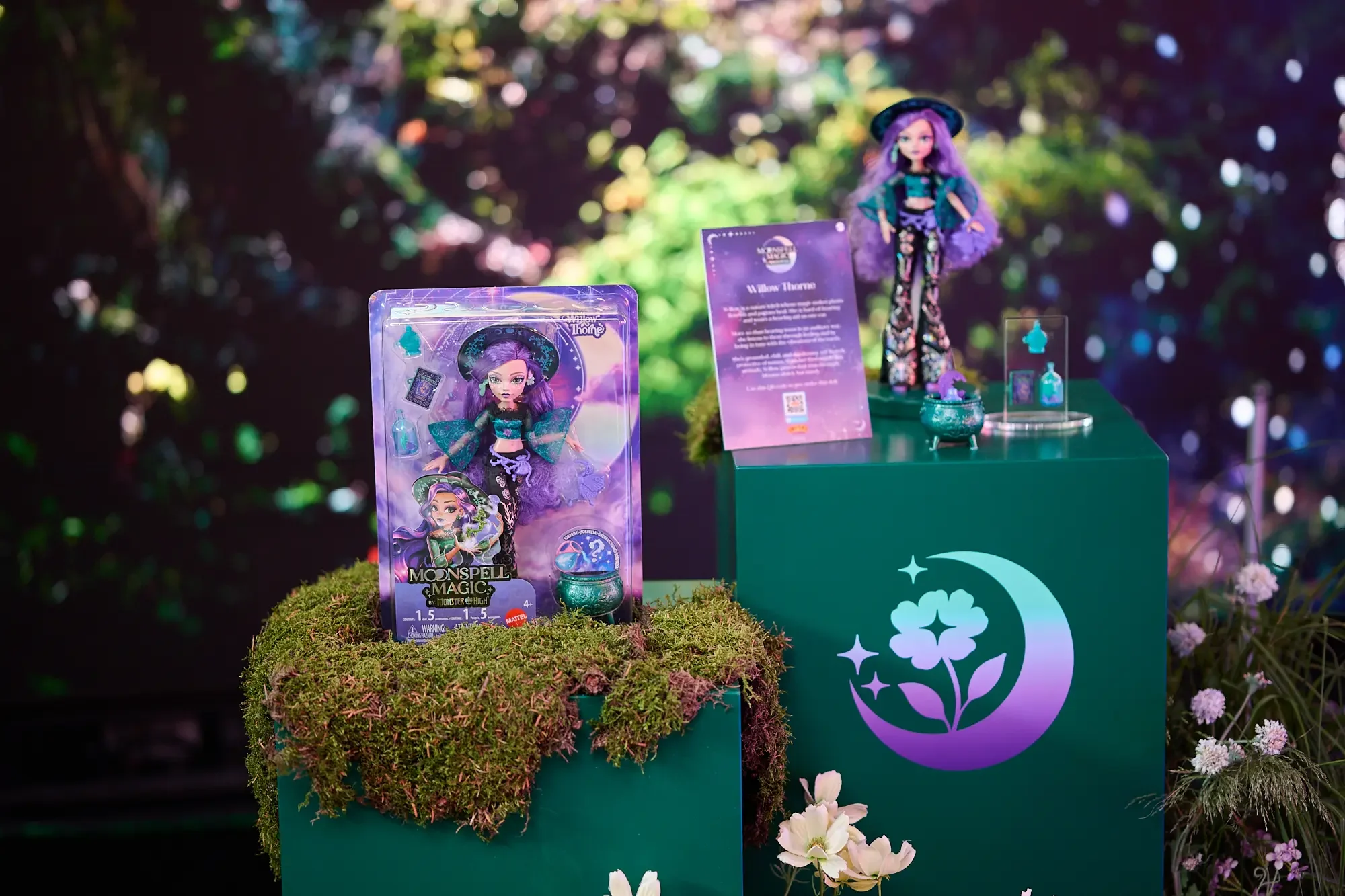 Moonspell by Monster High, Pop-up Outernet Interior product display