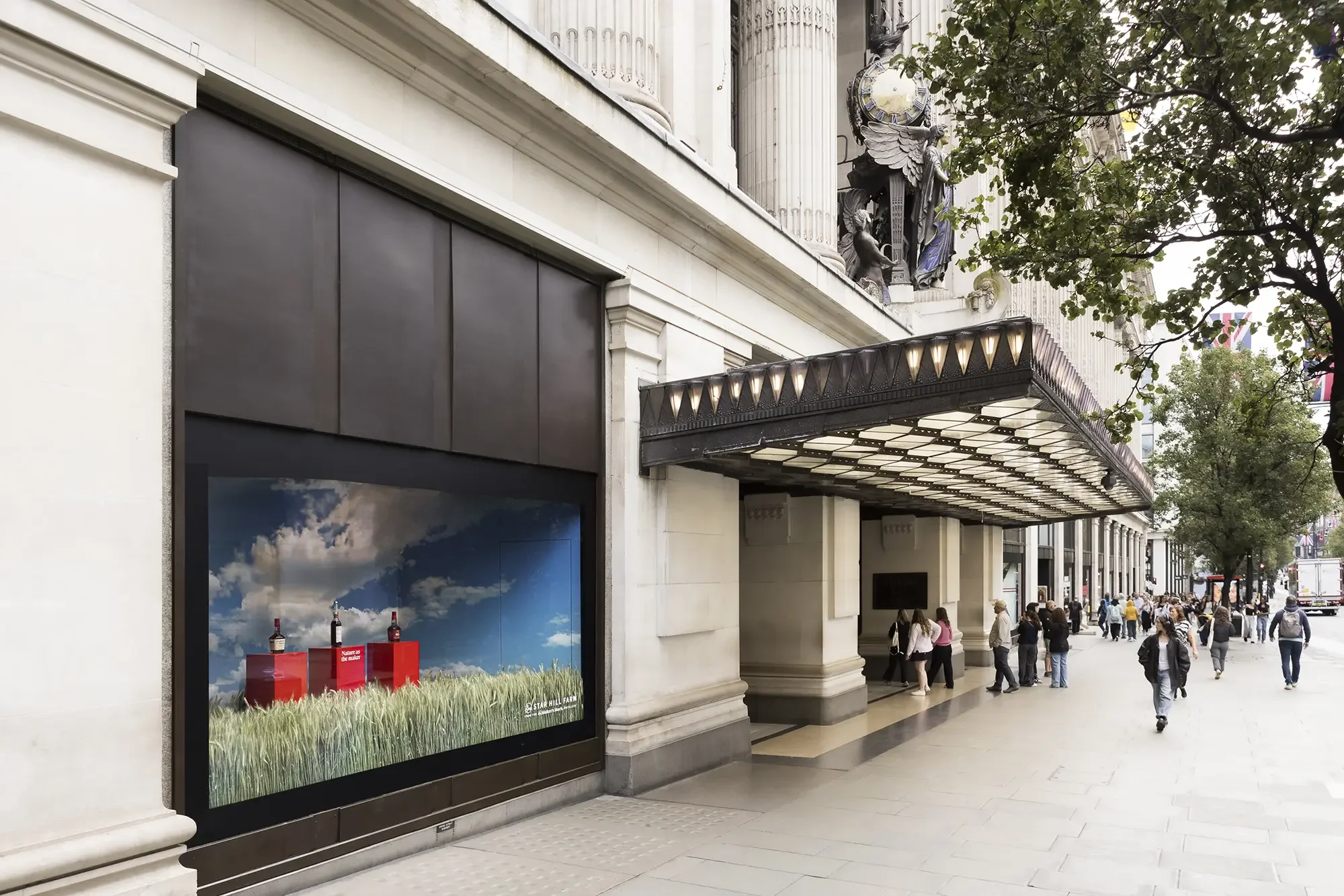 Maker's Mark, Star Hill Farm, Selfridges, Visual Merchandising display of bottle display in Selfridges window