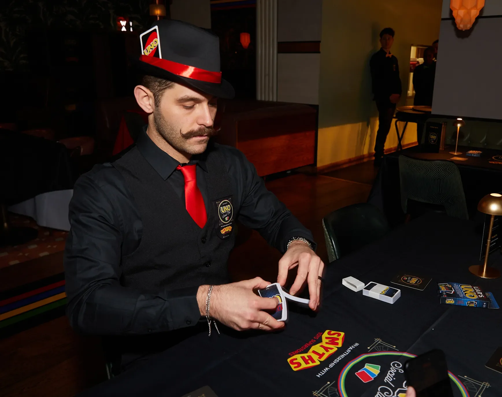 Uno Social Club, Card Dealer