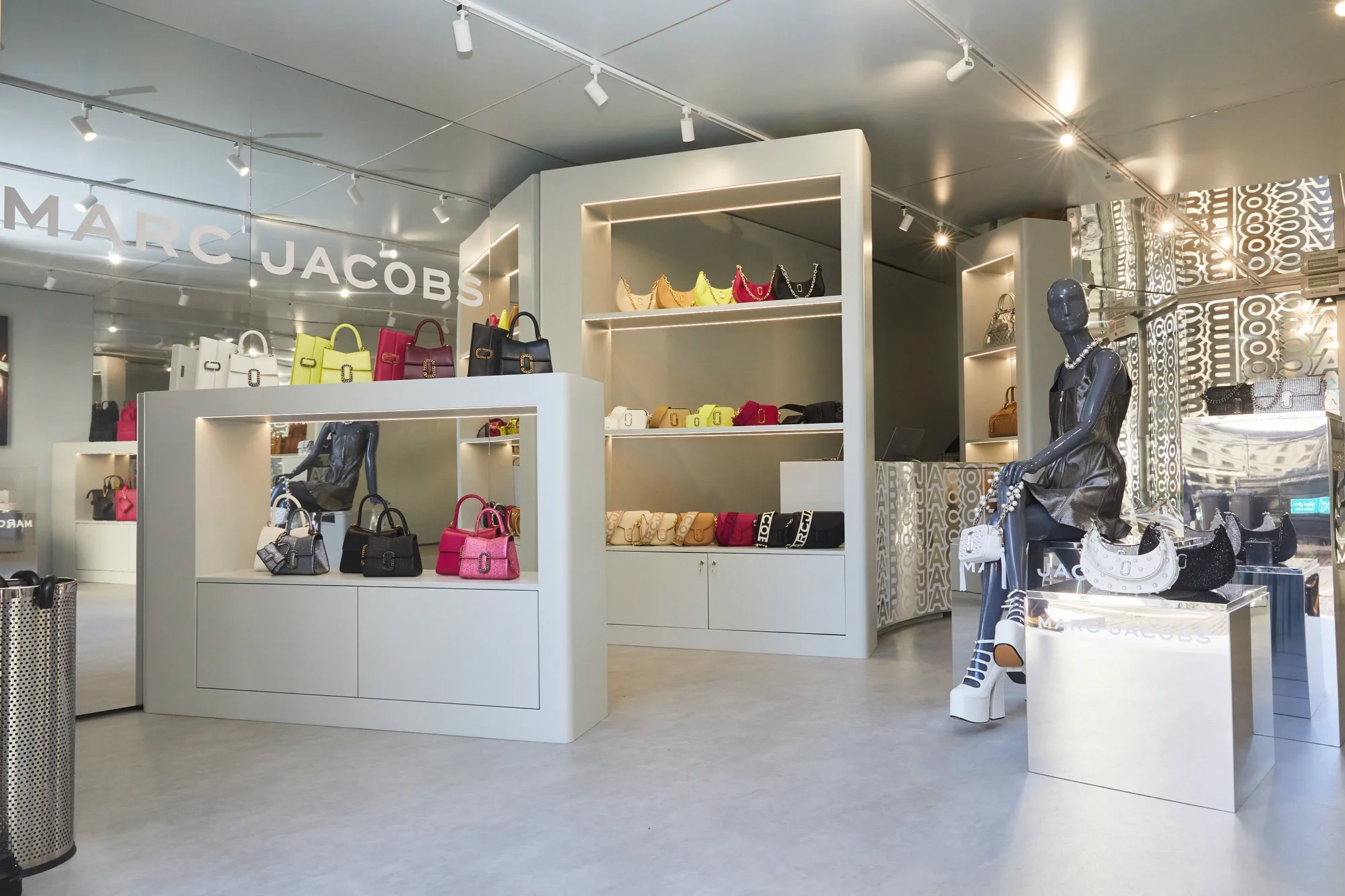 Marc Jacobs, Mirror Box, Interior Visual Merchandising