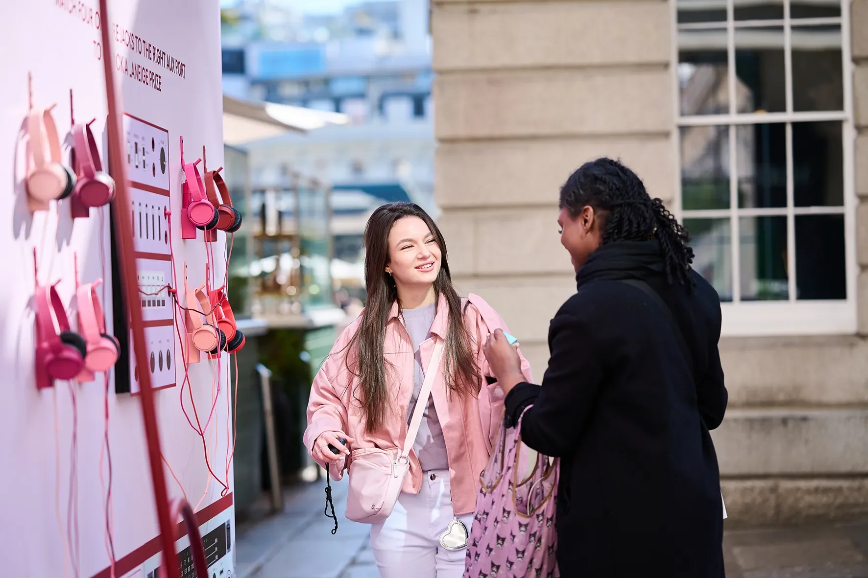 Laneige, Juice Pop Party, Customer playing game