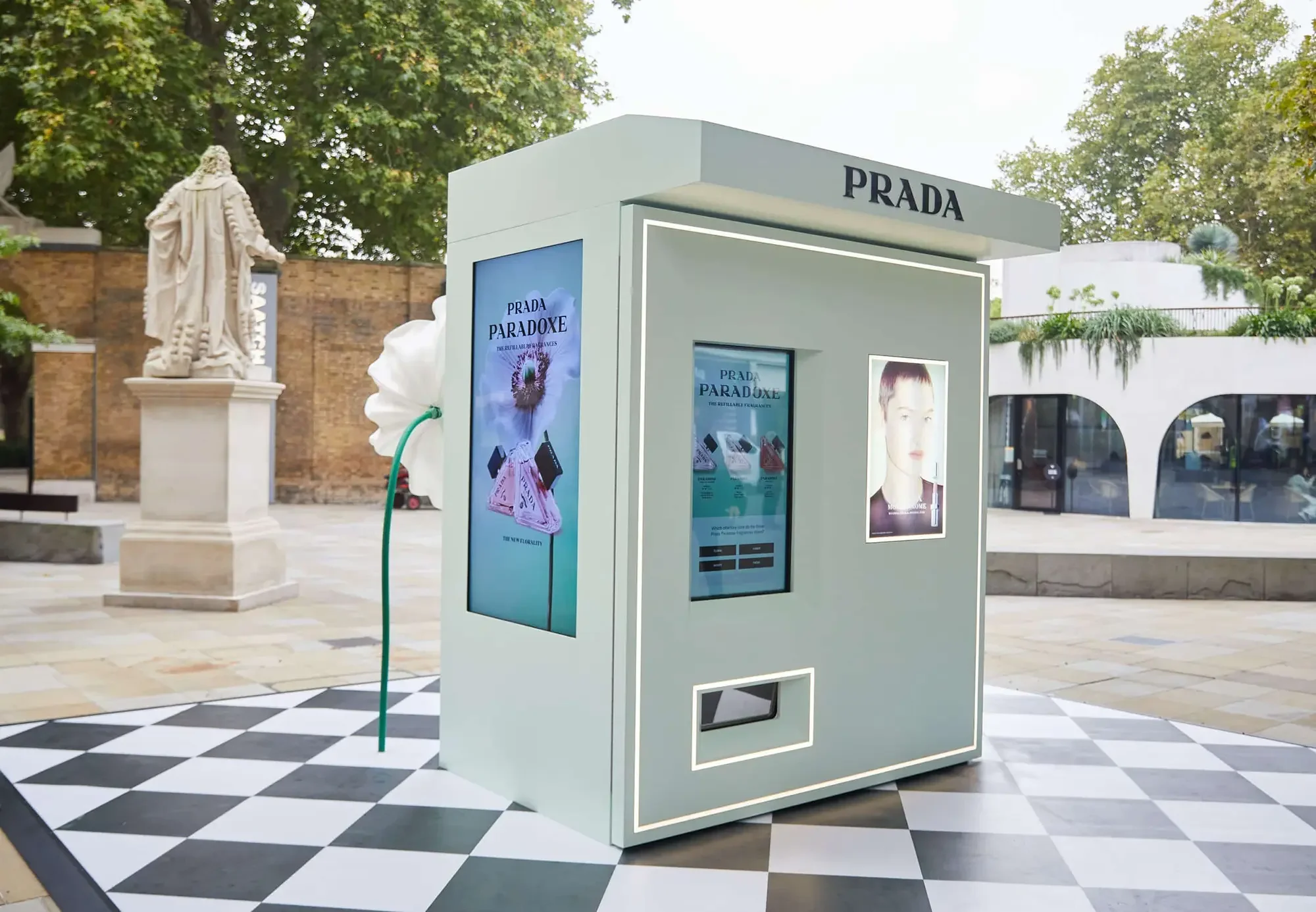 Prada Paradoxe, Pop-up Kiosk