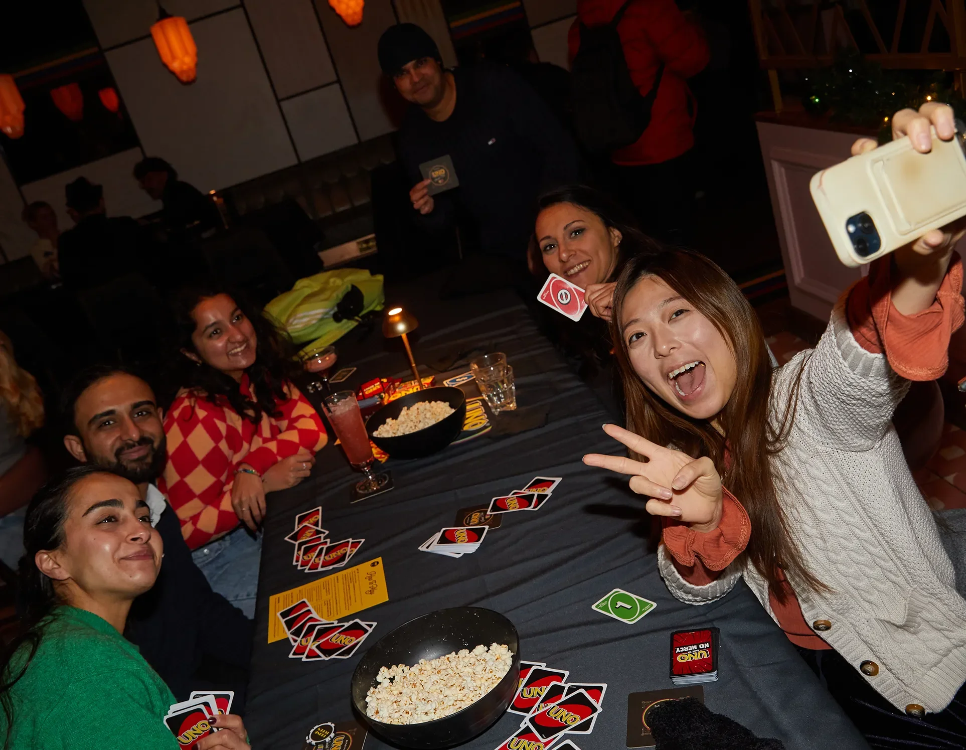 Uno Social Club, customers