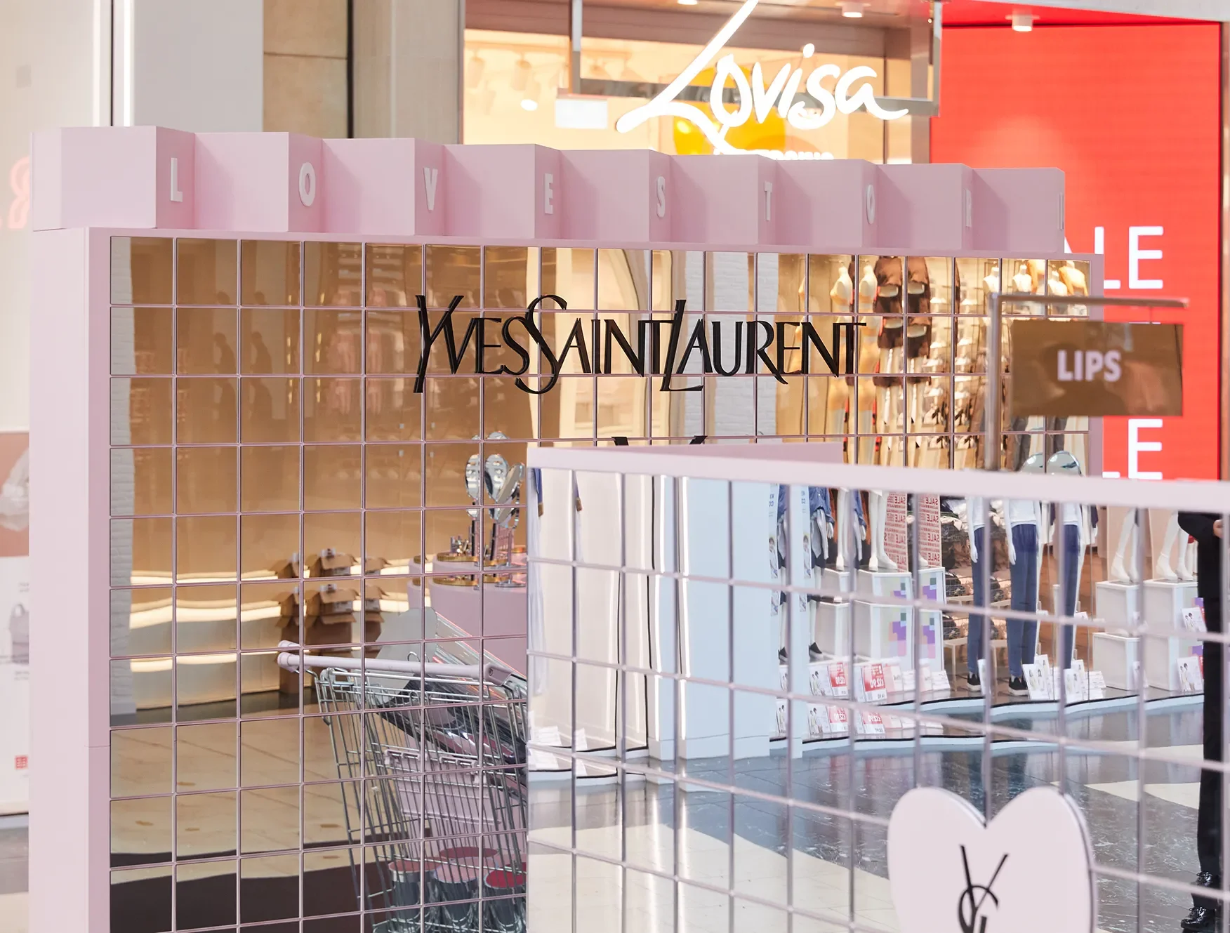 YSL Lovestore, Stand details