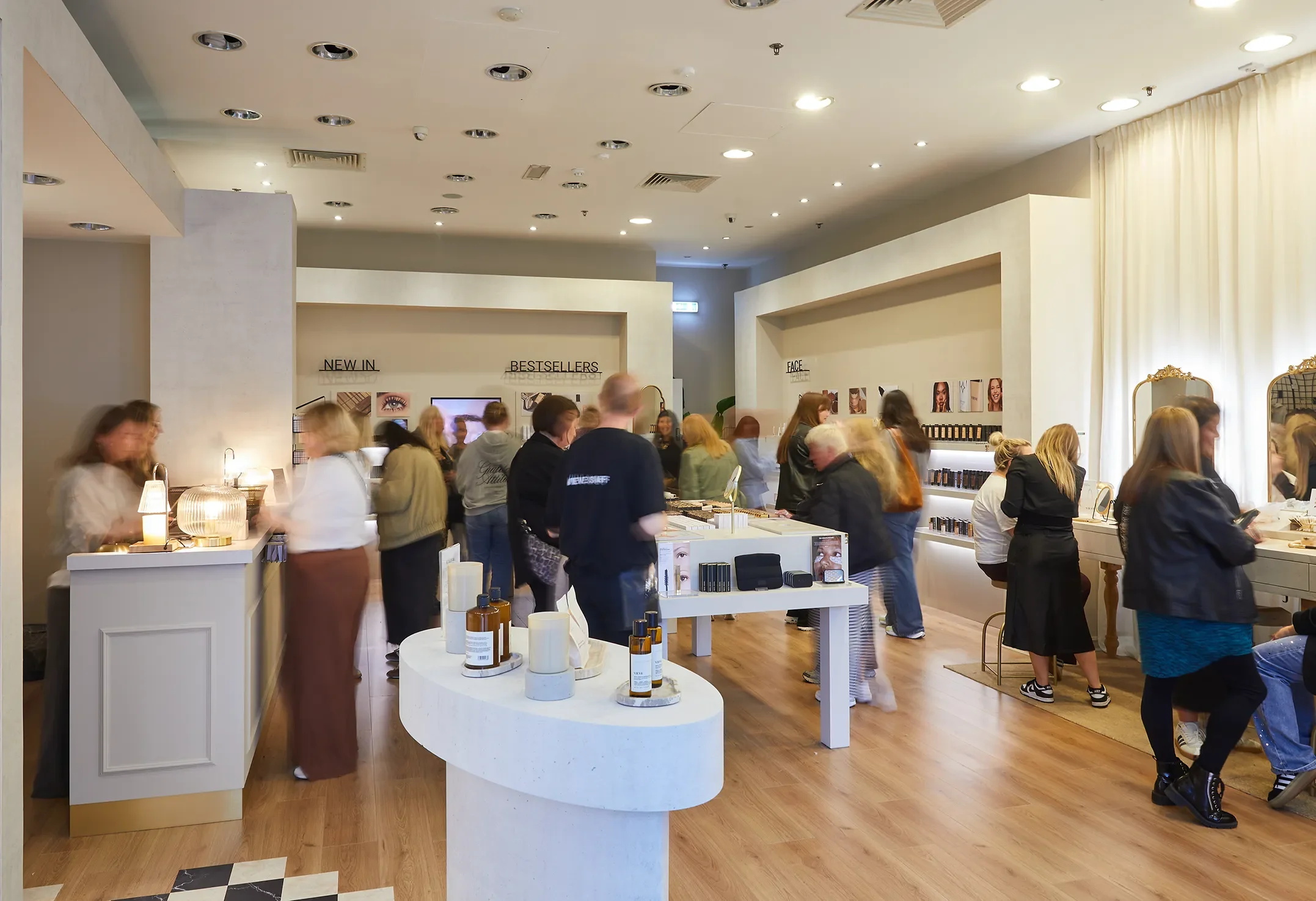 Vieve Pop-Up Customers shopping