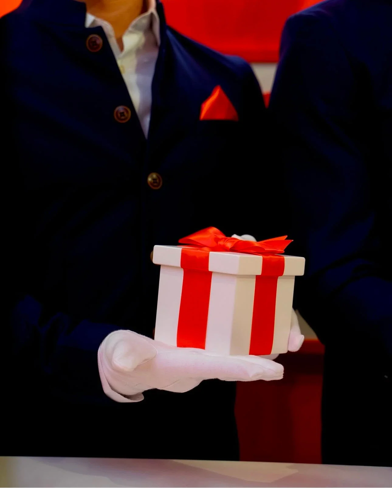 & Other Stories, Visual Merchandising Agency UK, Christmas Pop-up