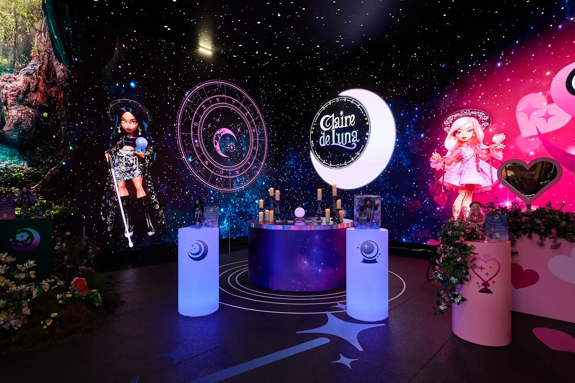 Moonspell by Monster High, Pop-up Outernet Interior