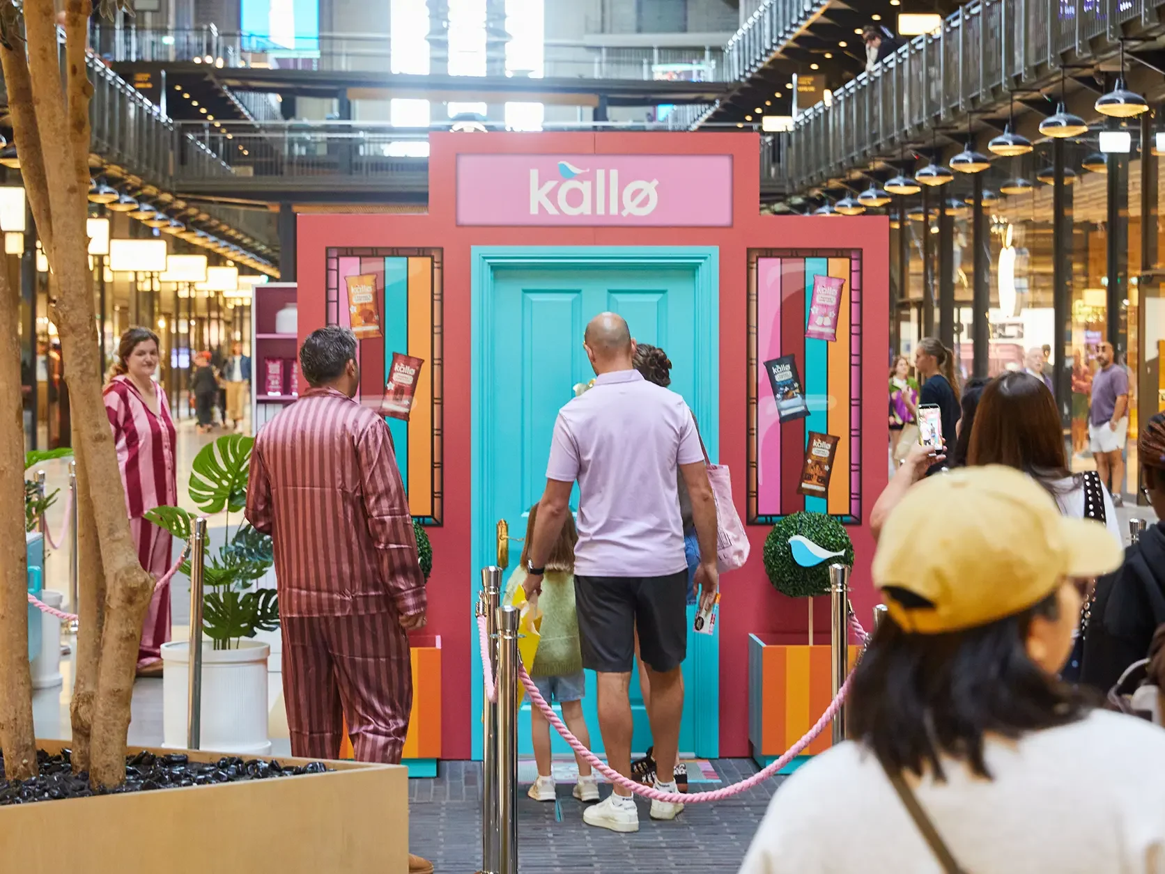 Kallo Snack Lounge - Front Door
