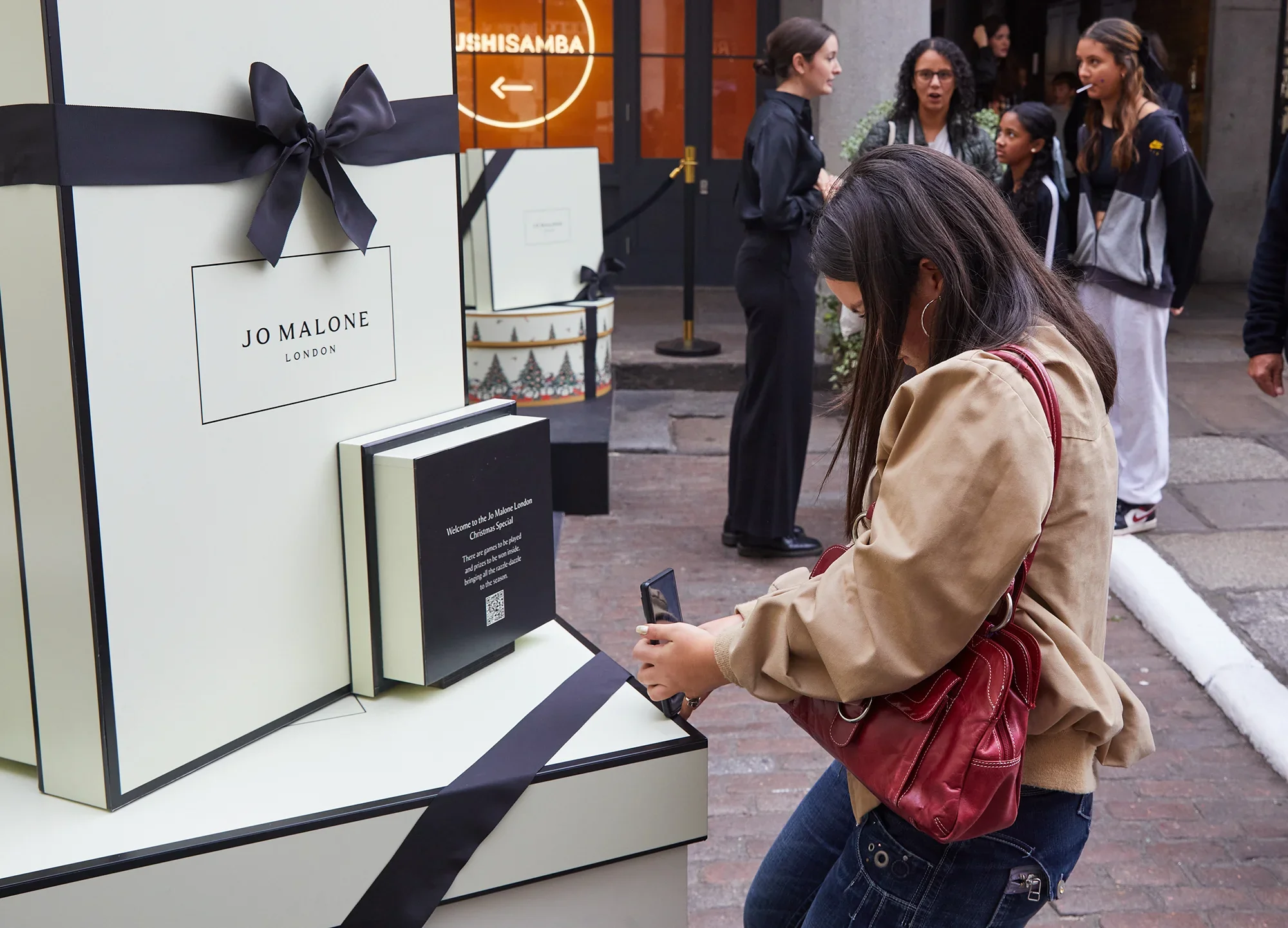 Jo Malone London, The Christmas Special Pop-up, Top UK Experiential Marketing Agency - Customers at entrance