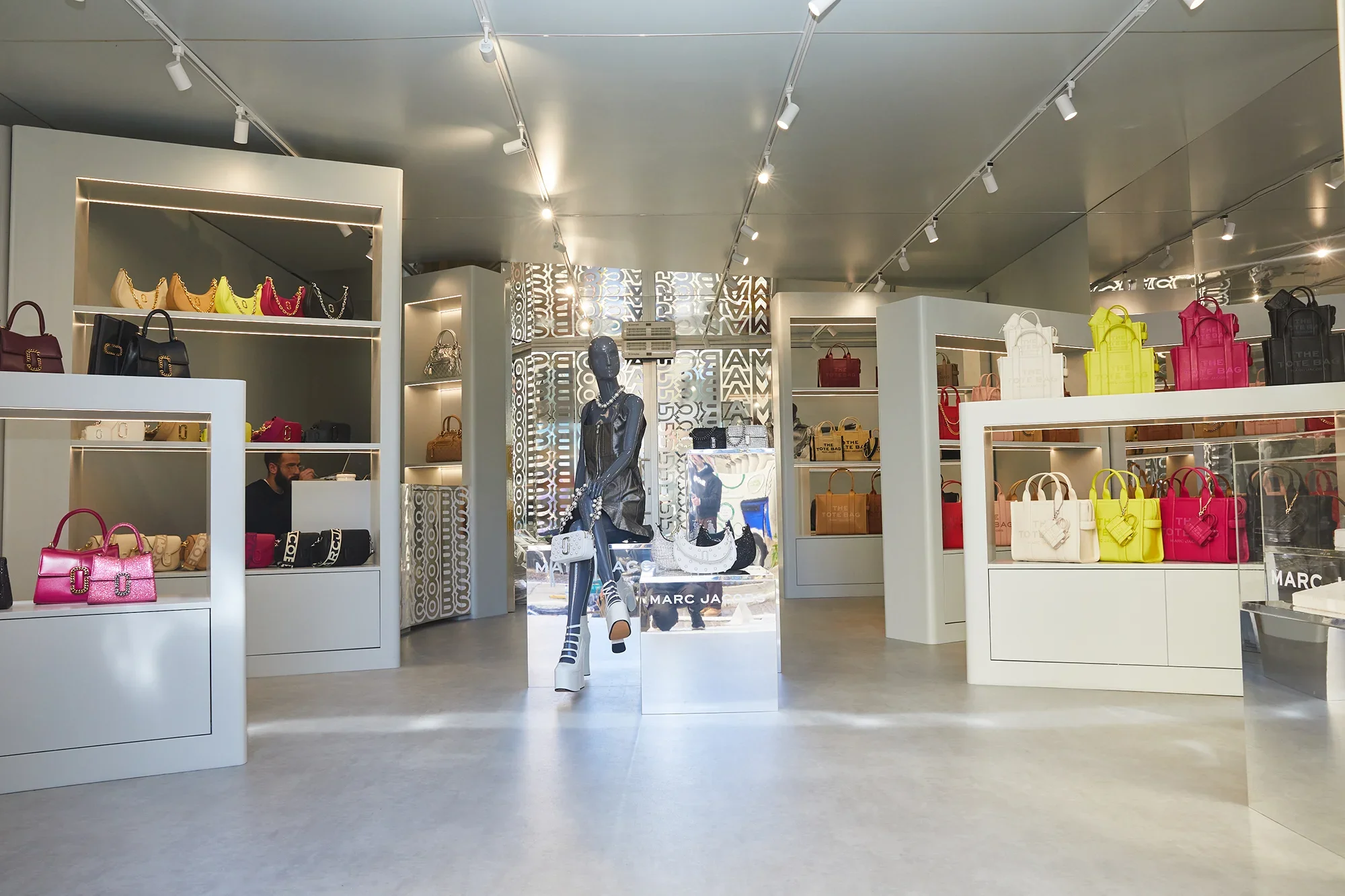 Marc Jacobs, Mirror Box, Interior Visual Merchandising