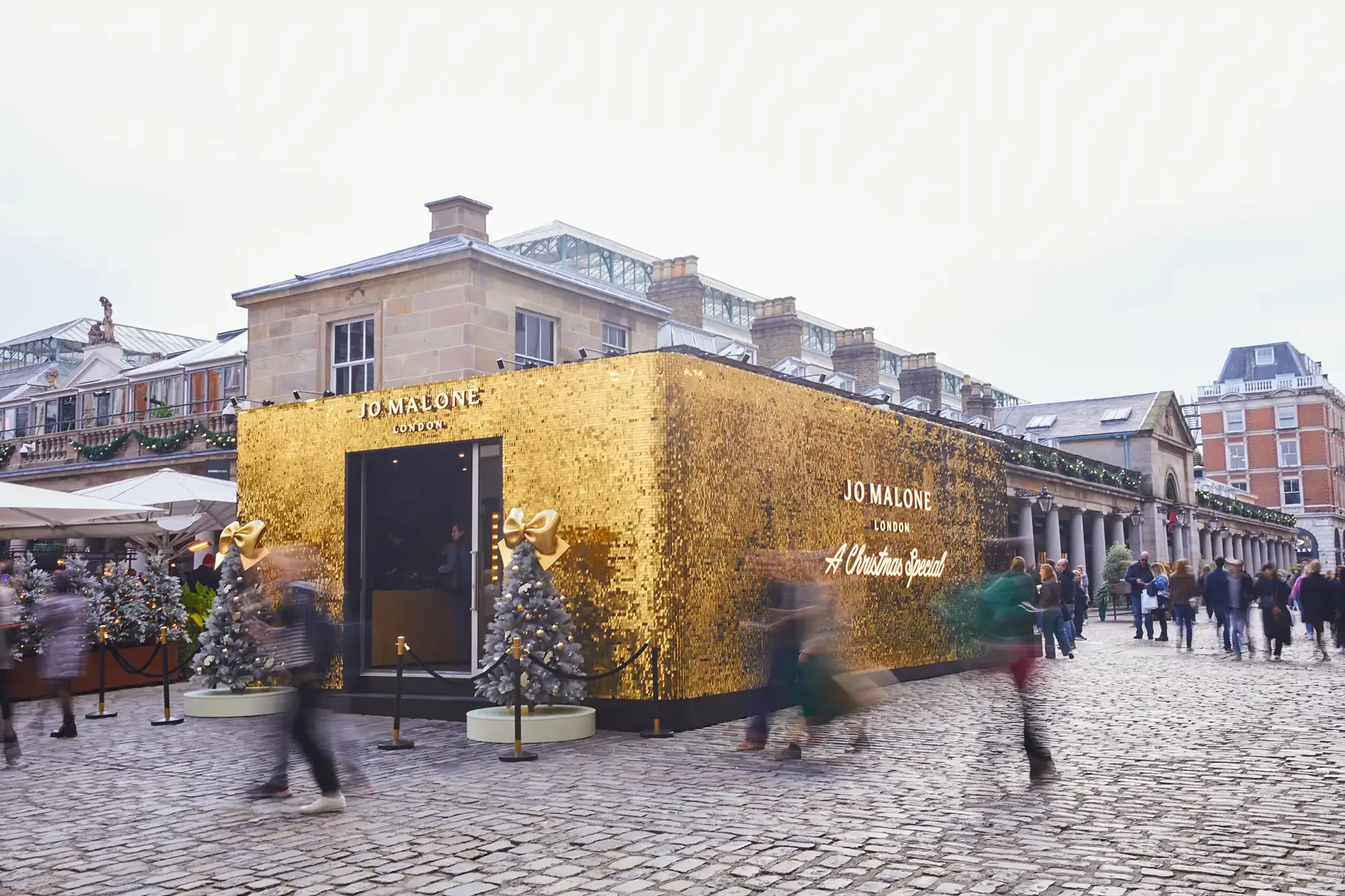 Jo Malone London, The Christmas Special Pop-up, Top UK Experiential Marketing Agency - Exterior Shimmer Wall in Daytime