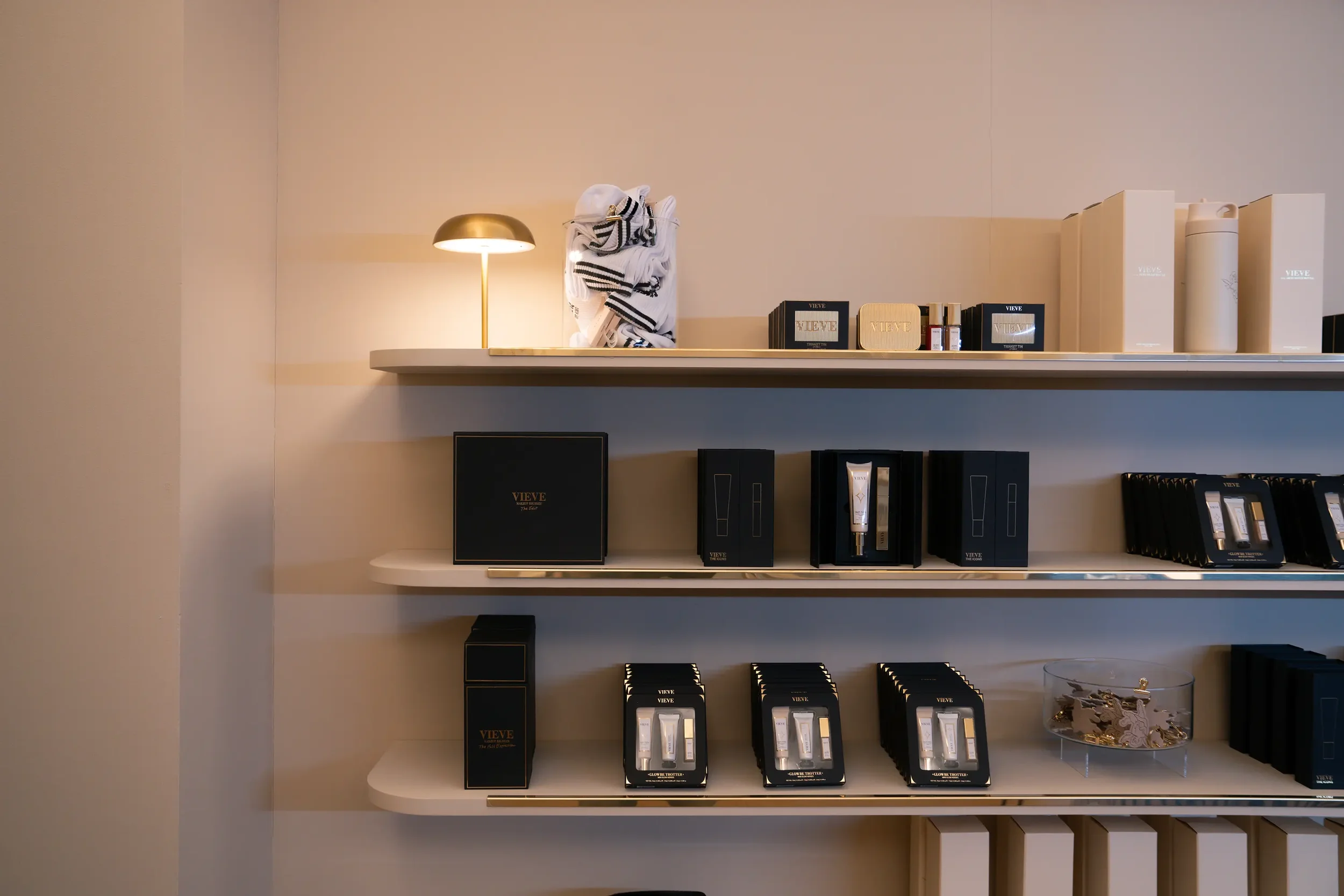 Vieve Glasgow Pop-up 2024, Visual Merchandising