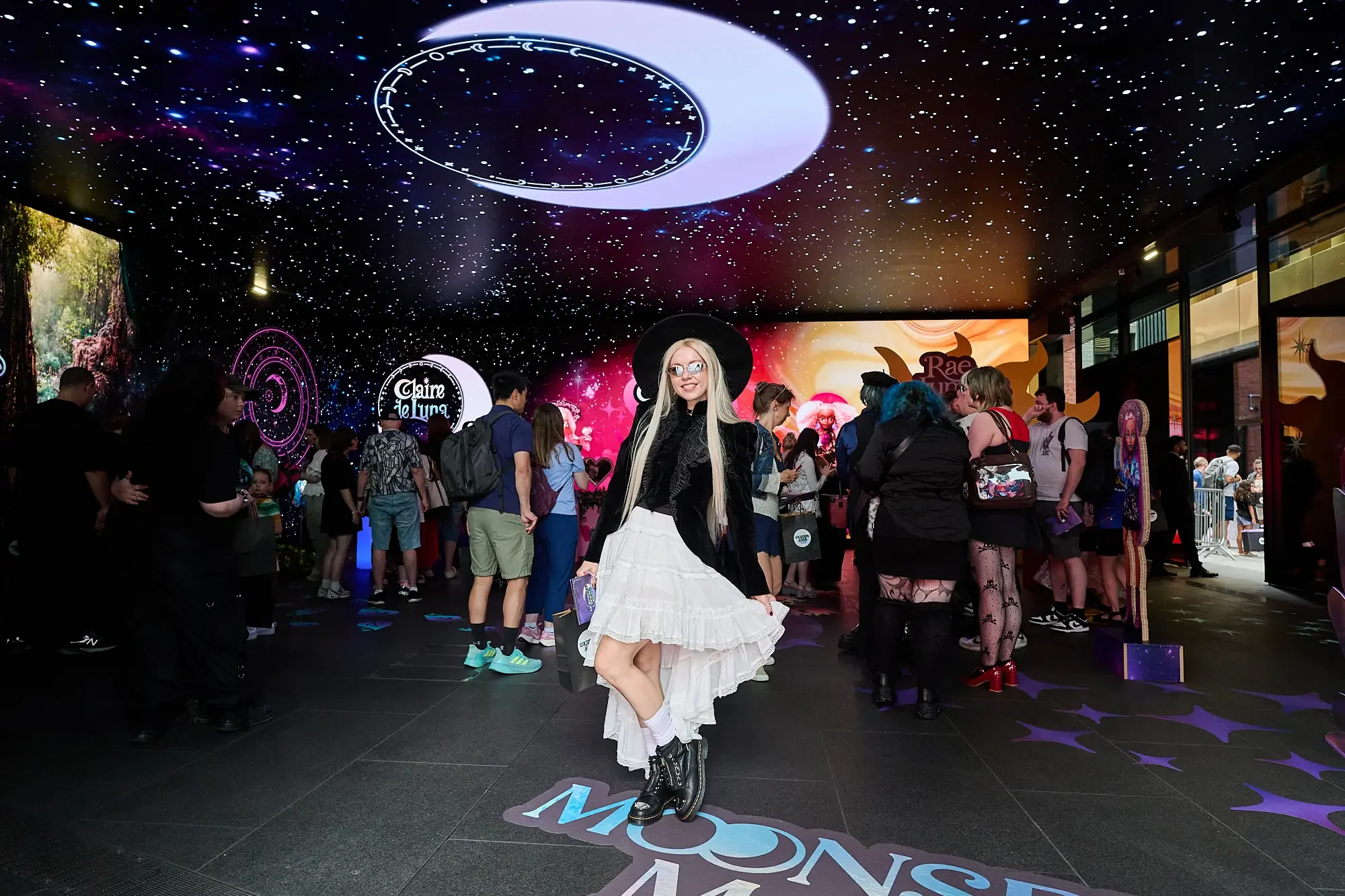 Moonspell by Monster High, Pop-up Outernet Influencer