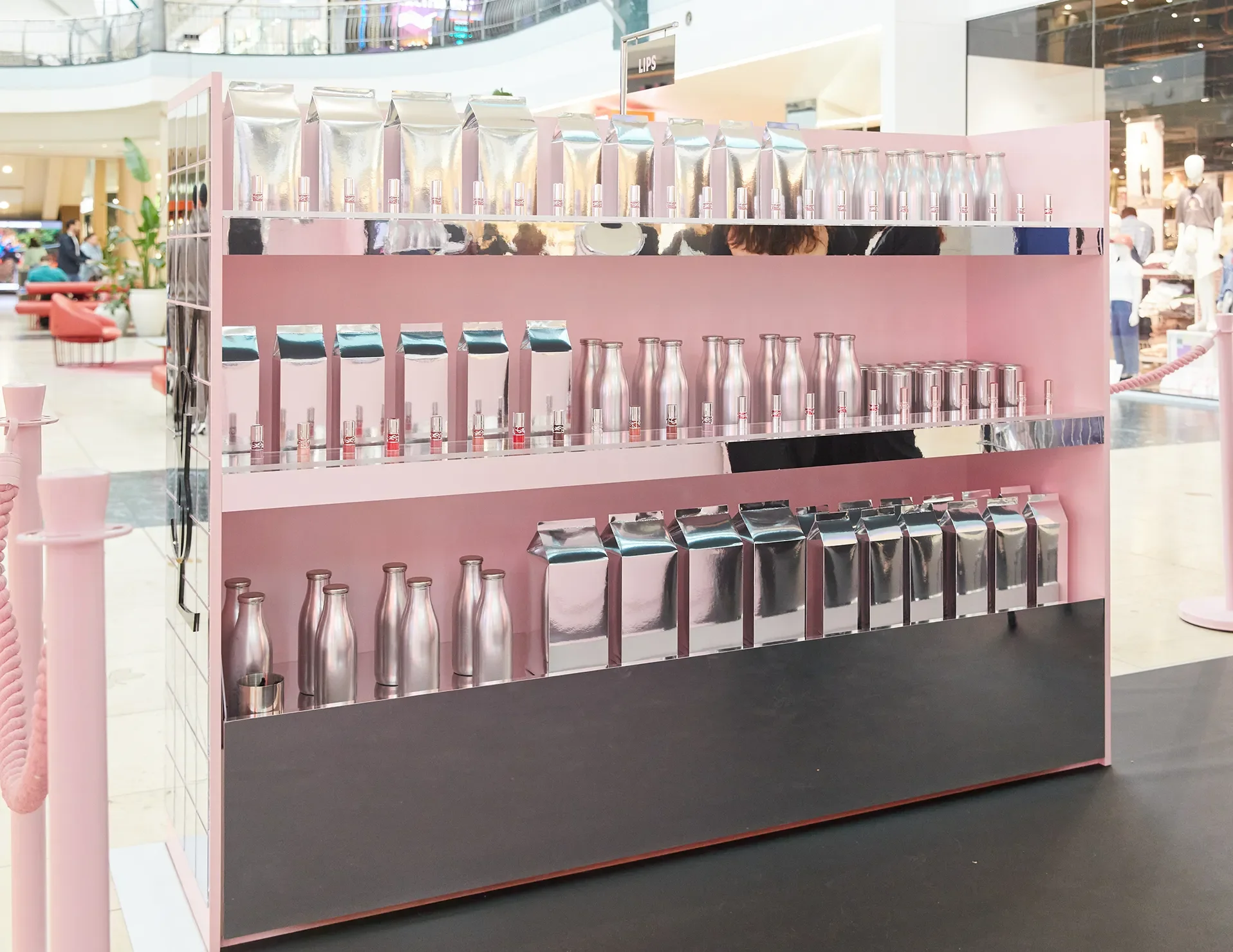 YSL Lovestore, Product display