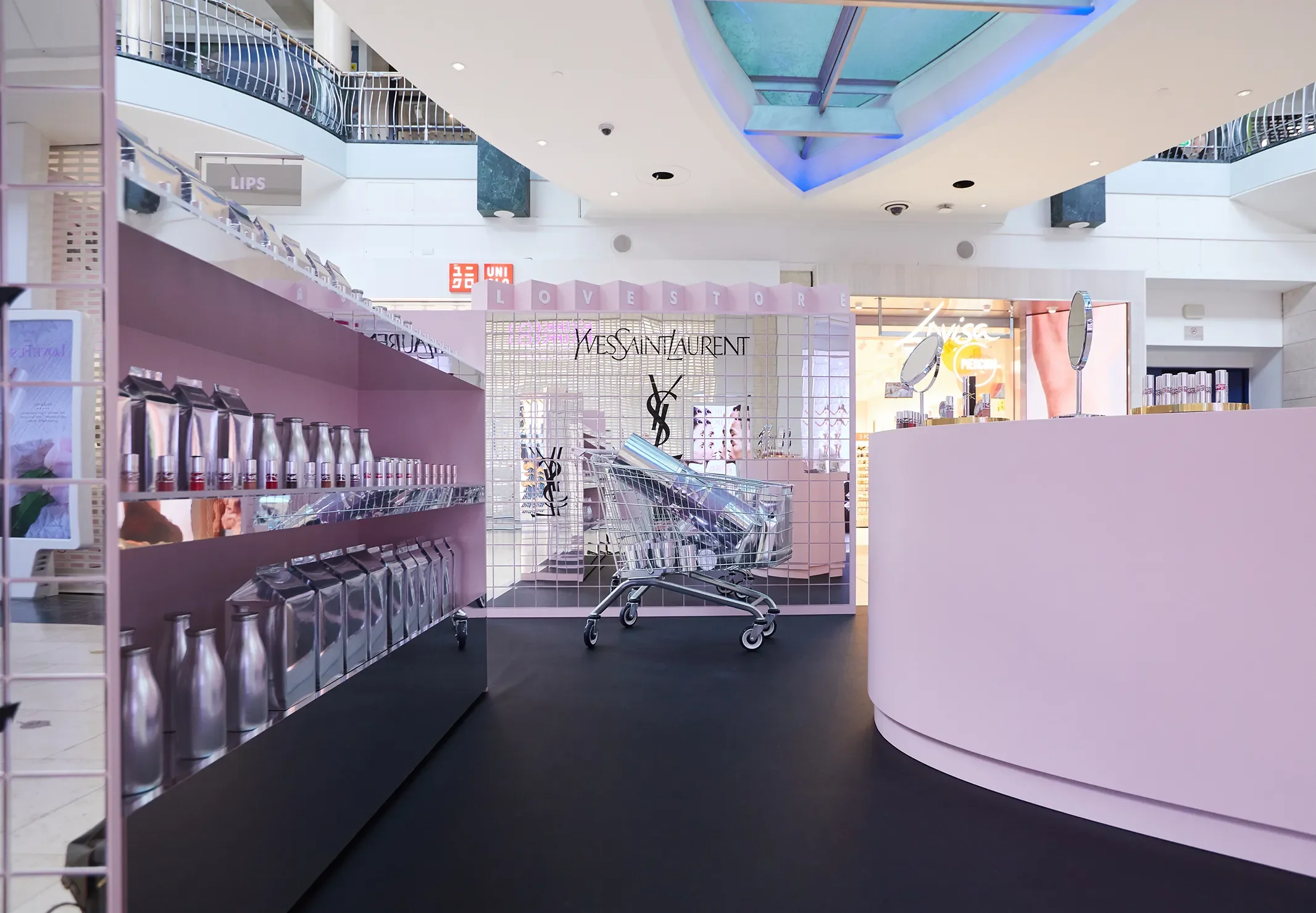 YSL Lovestore, Photo Op