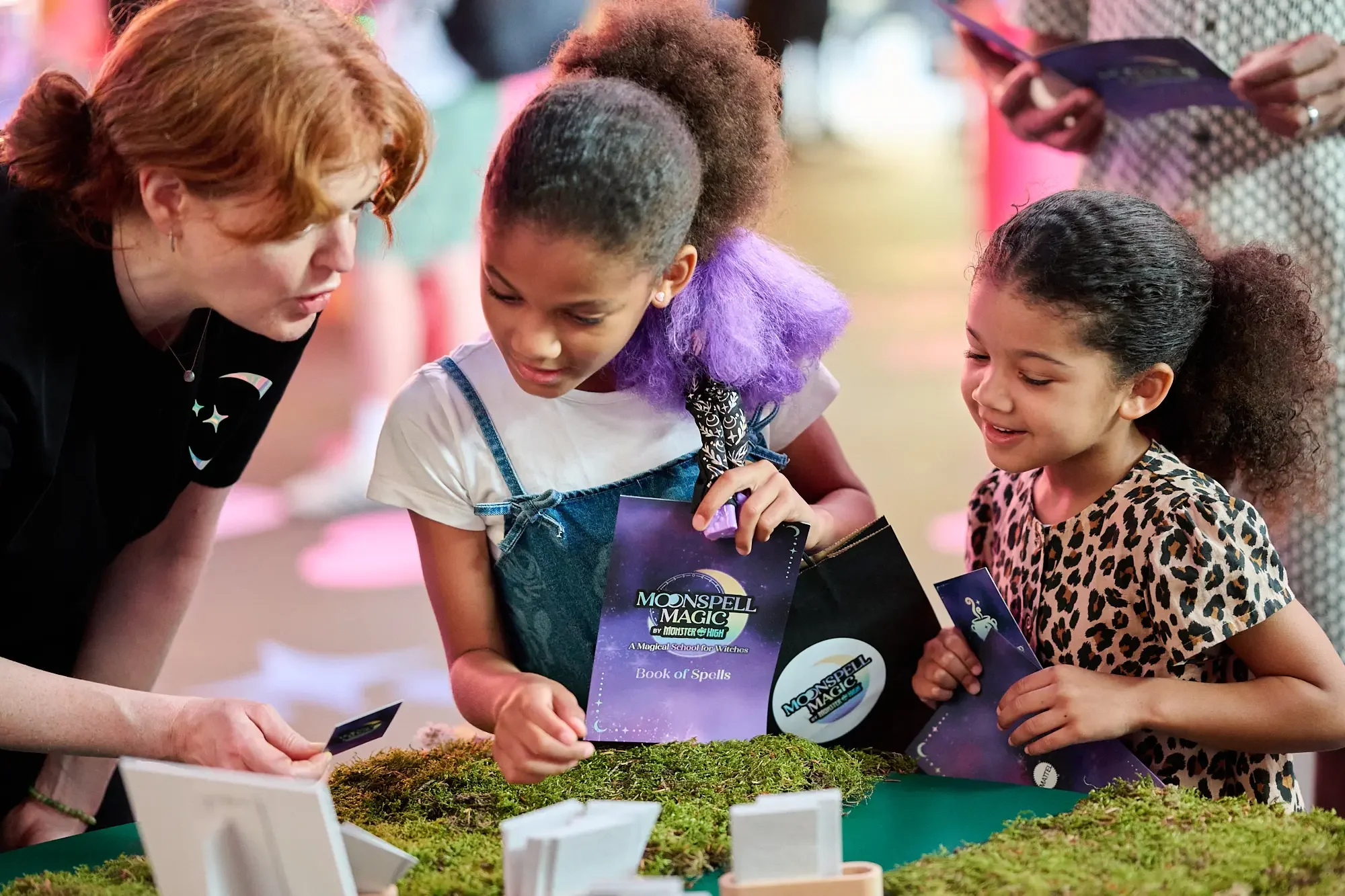 Moonspell by Monster High, Pop-up Outernet Staff interacting with children 