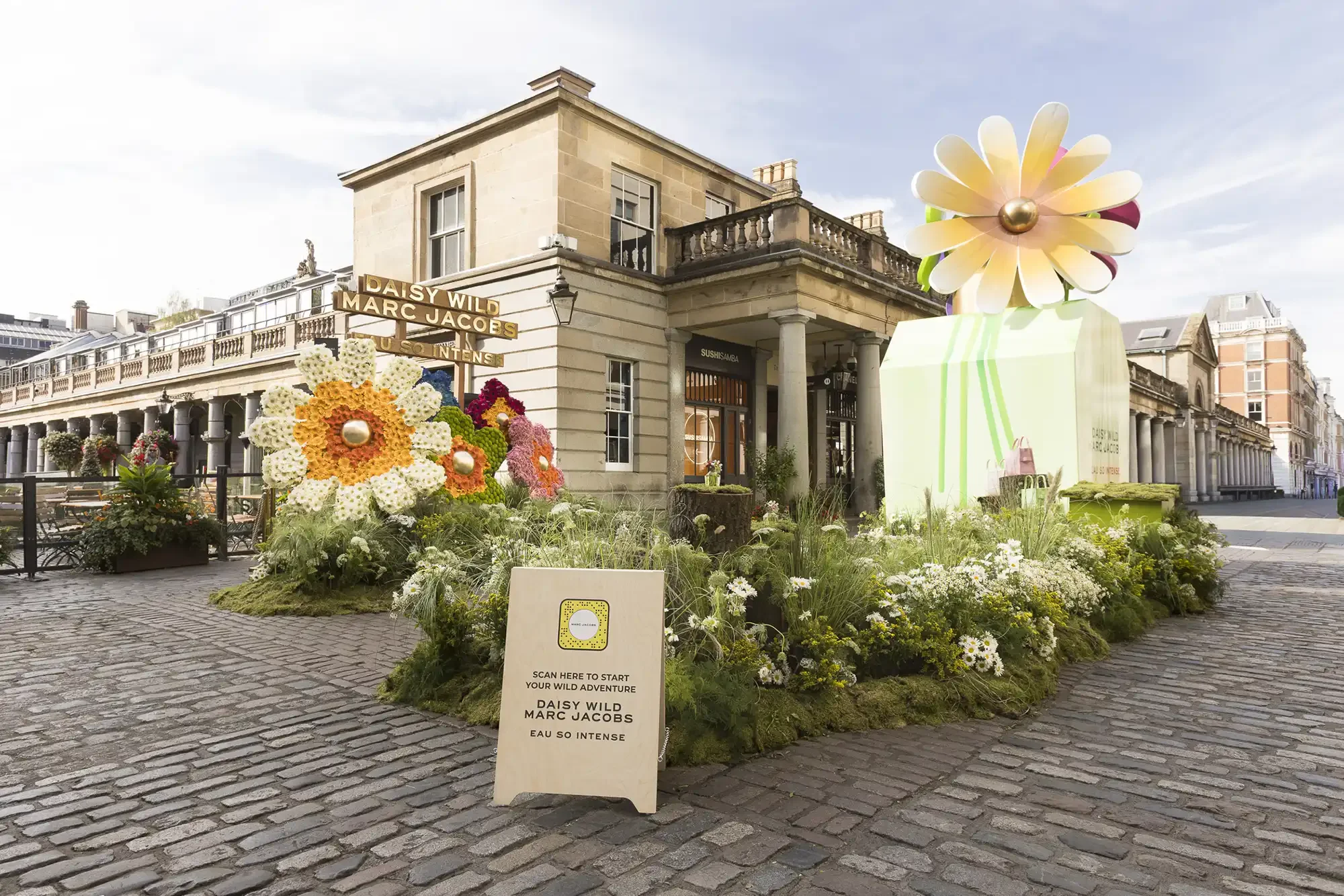 Marc Jacobs, Daisy Wild, Exterior with florals